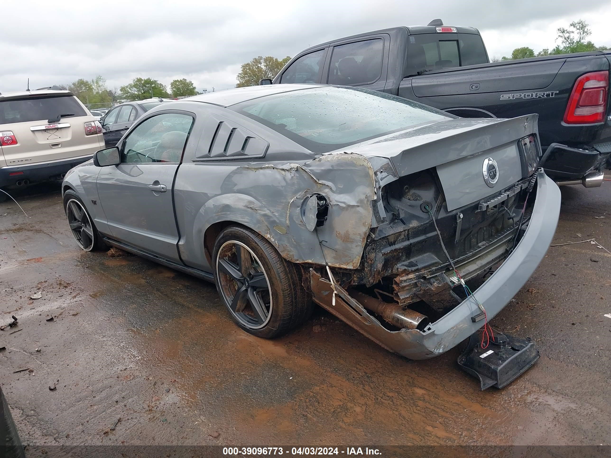 Photo 2 VIN: 1ZVFT82H565105936 - FORD MUSTANG 