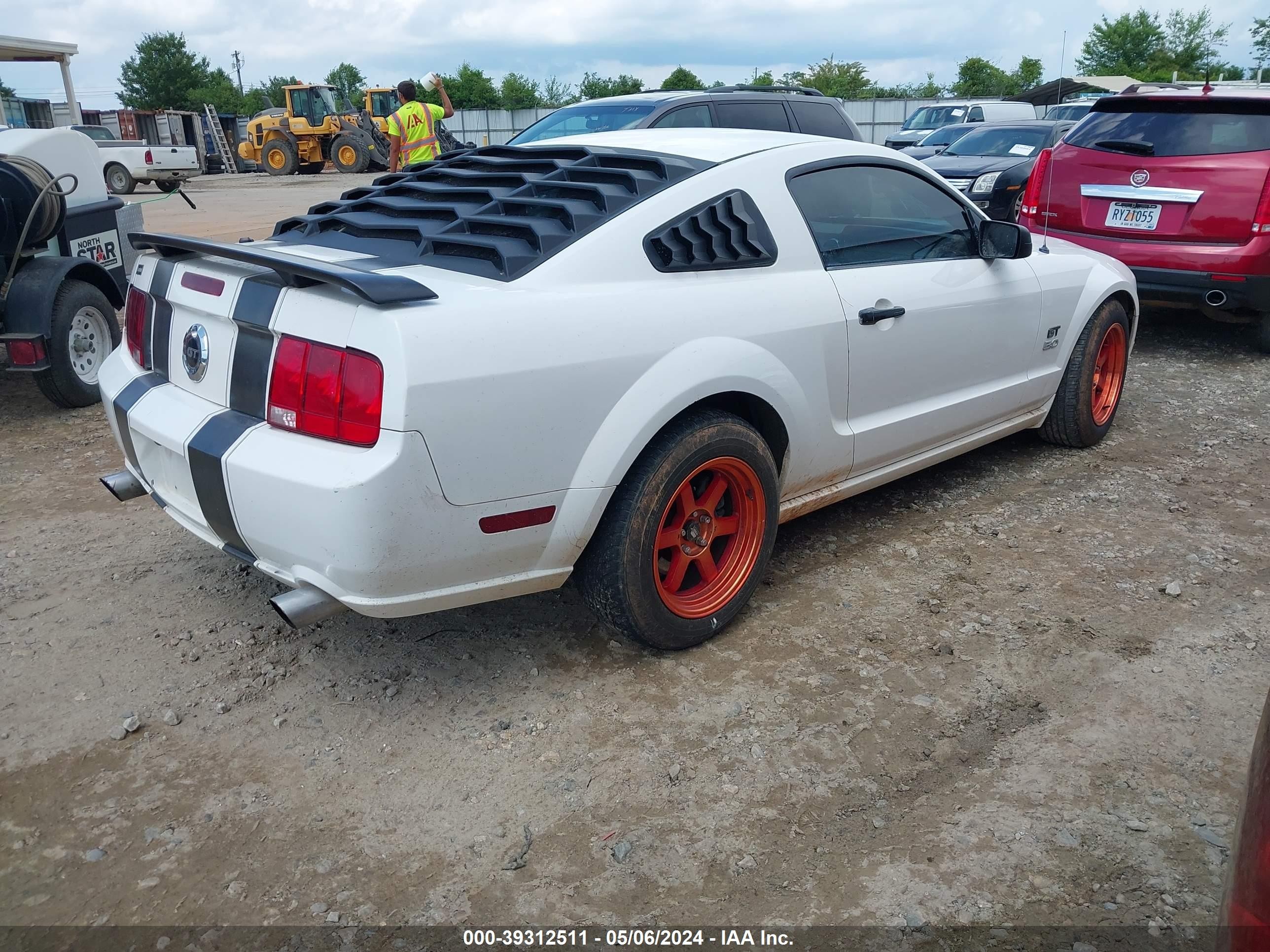 Photo 3 VIN: 1ZVFT82H665214521 - FORD MUSTANG 