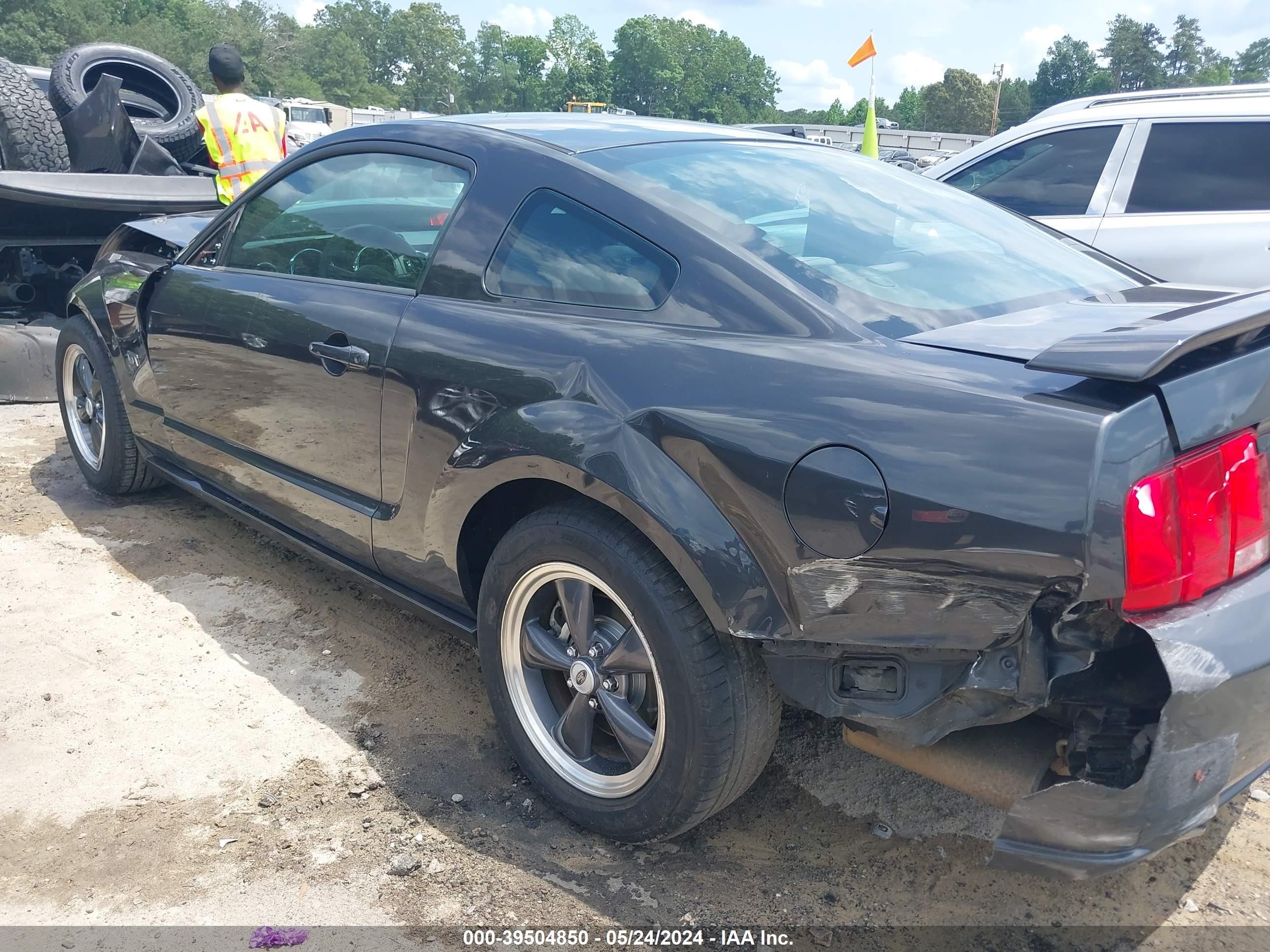 Photo 13 VIN: 1ZVFT82H675338676 - FORD MUSTANG 