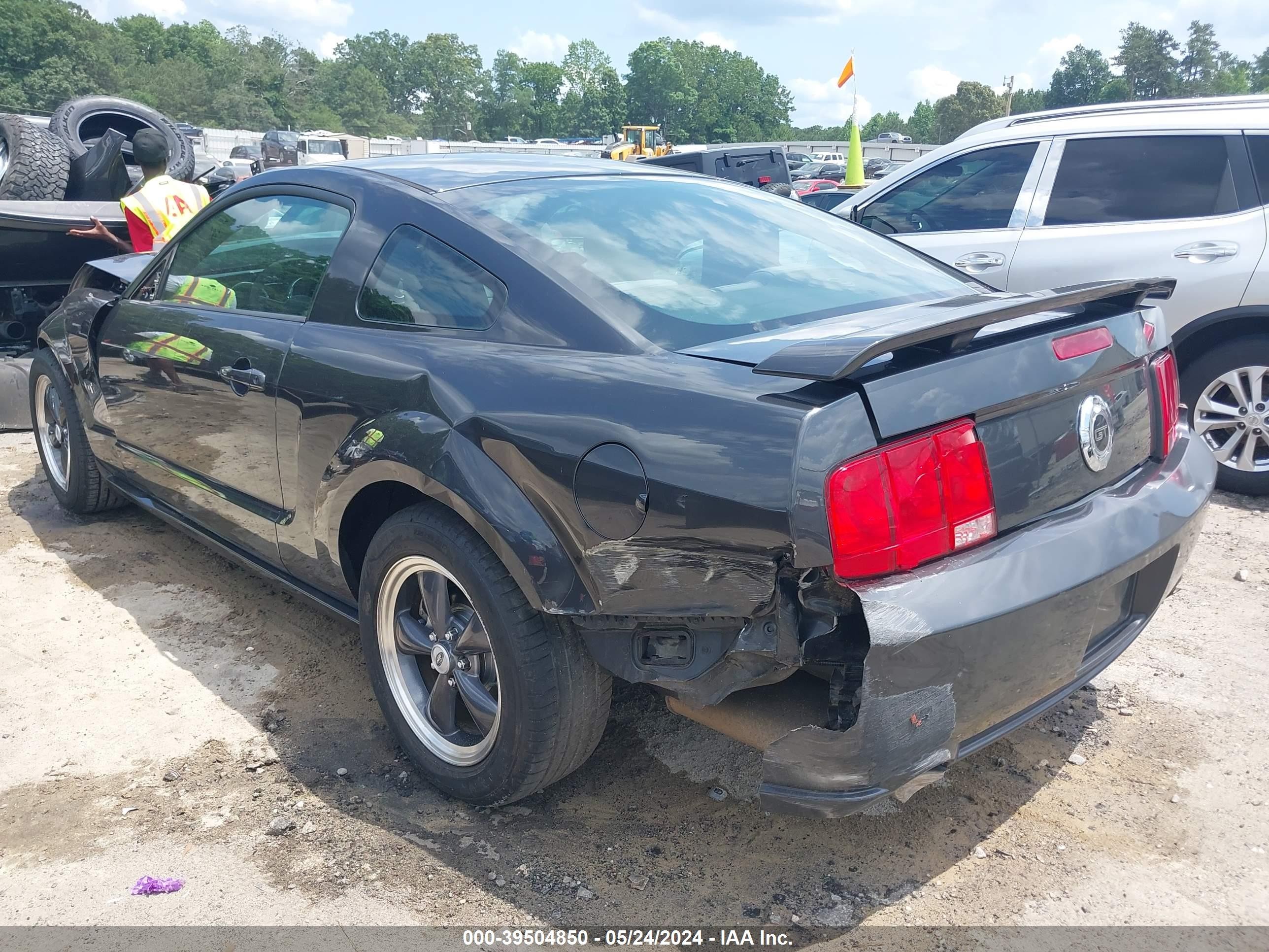 Photo 2 VIN: 1ZVFT82H675338676 - FORD MUSTANG 