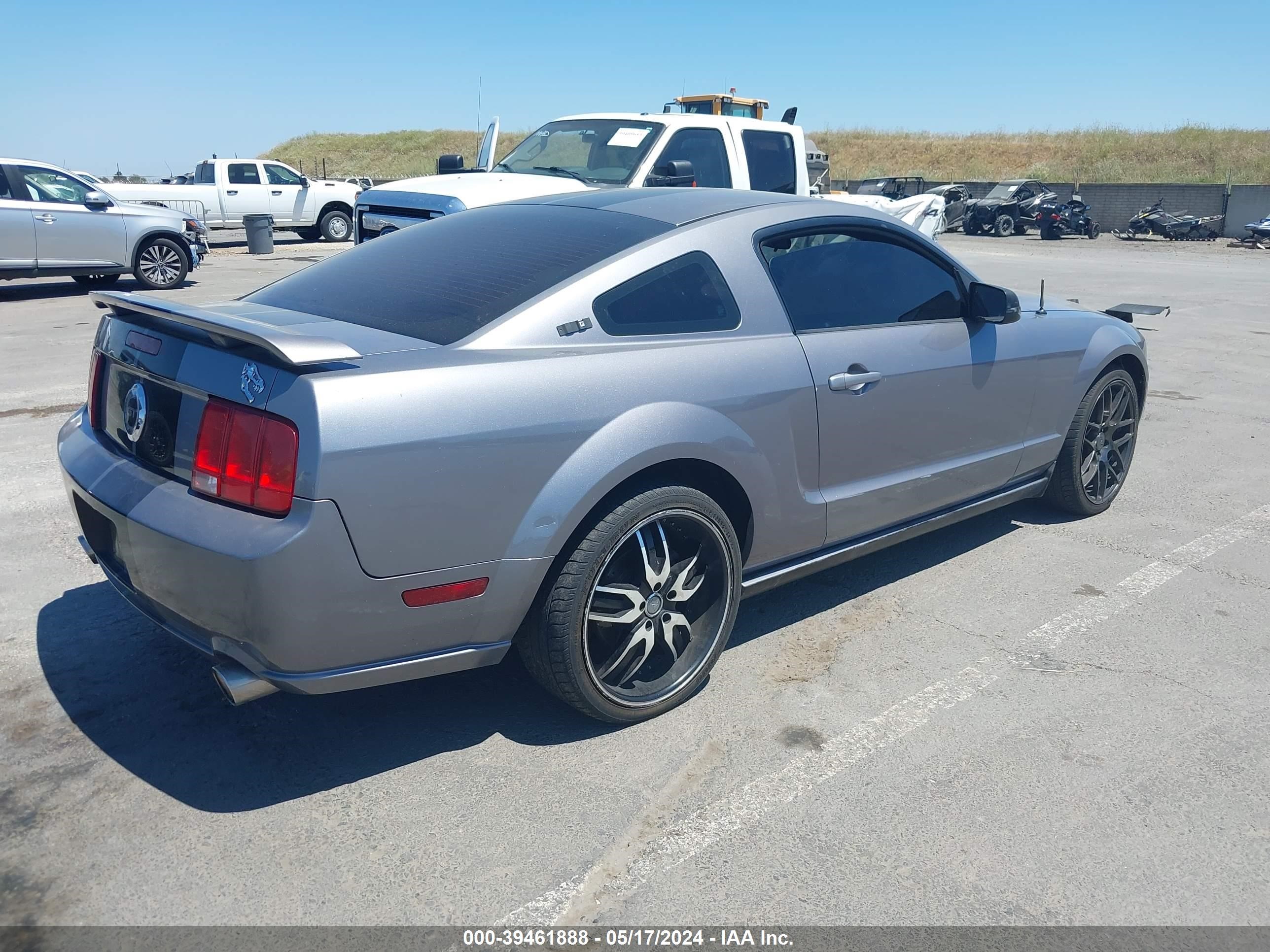 Photo 3 VIN: 1ZVFT82H865213791 - FORD MUSTANG 