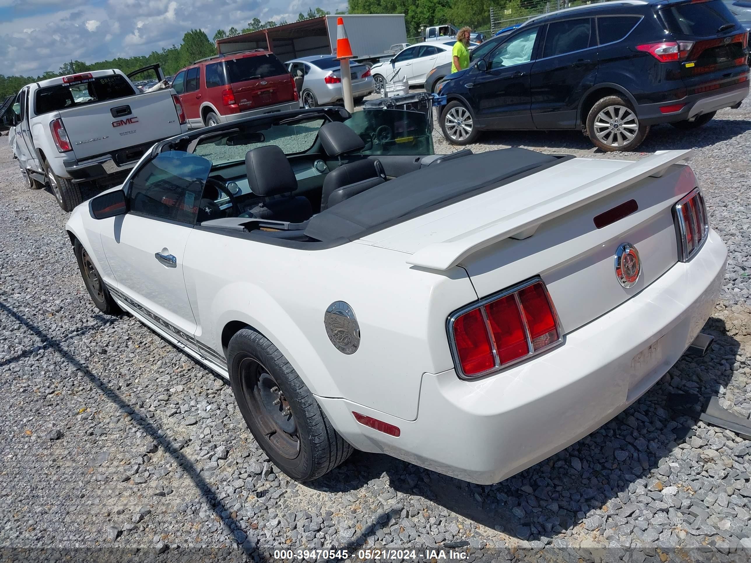 Photo 2 VIN: 1ZVFT84N155245418 - FORD MUSTANG 