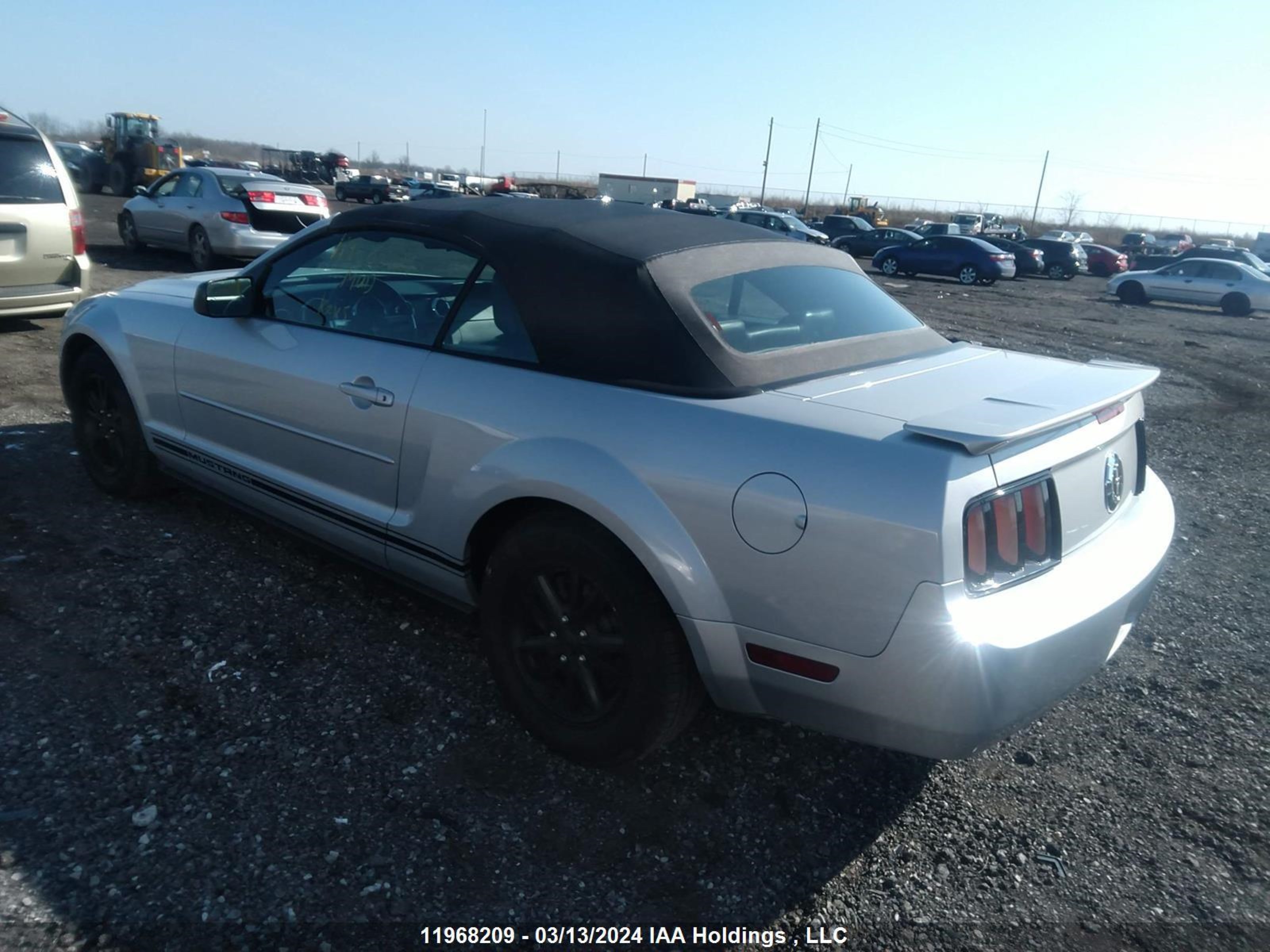 Photo 2 VIN: 1ZVFT84N175276705 - FORD MUSTANG 