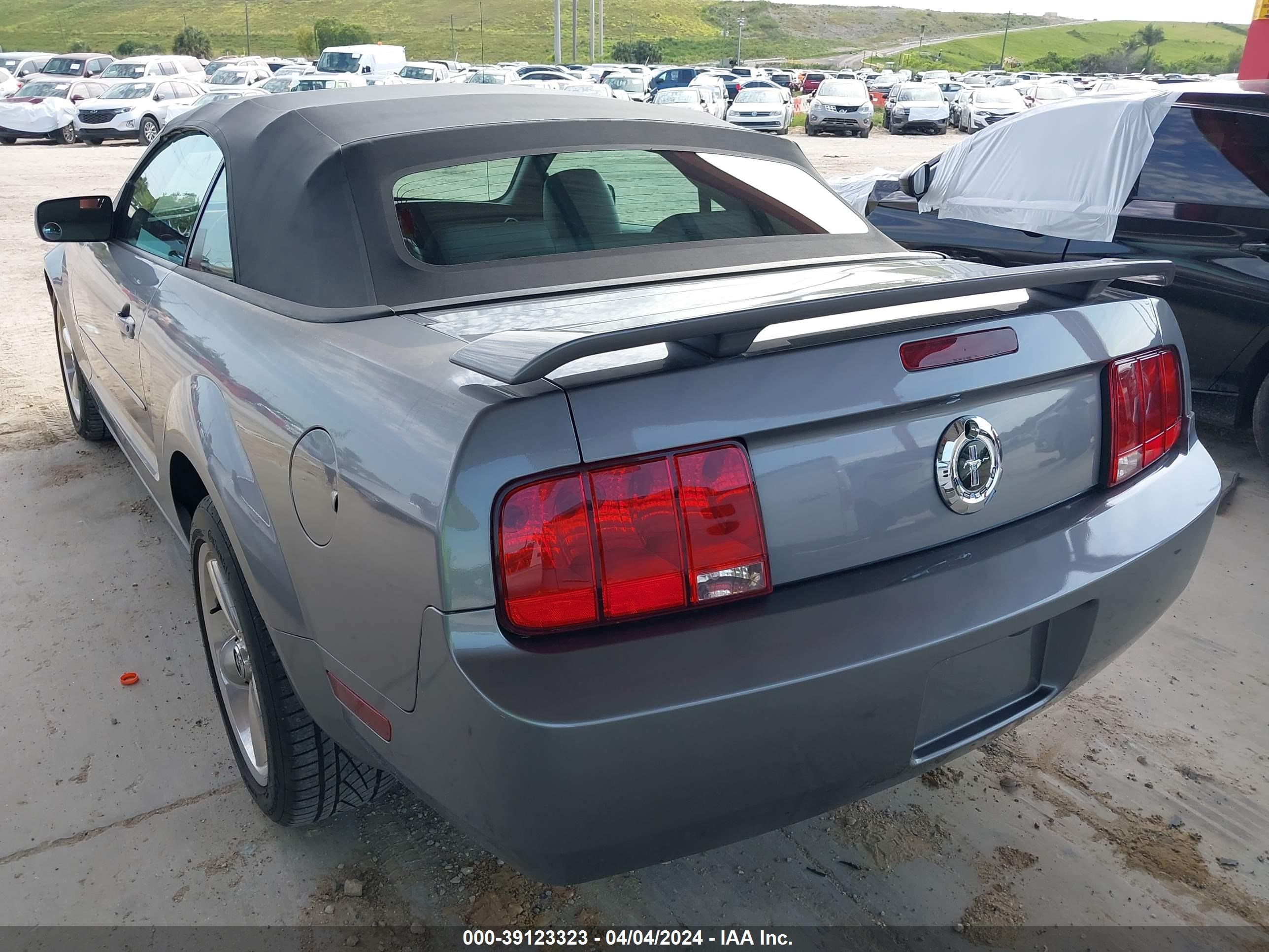 Photo 2 VIN: 1ZVFT84N265212896 - FORD MUSTANG 