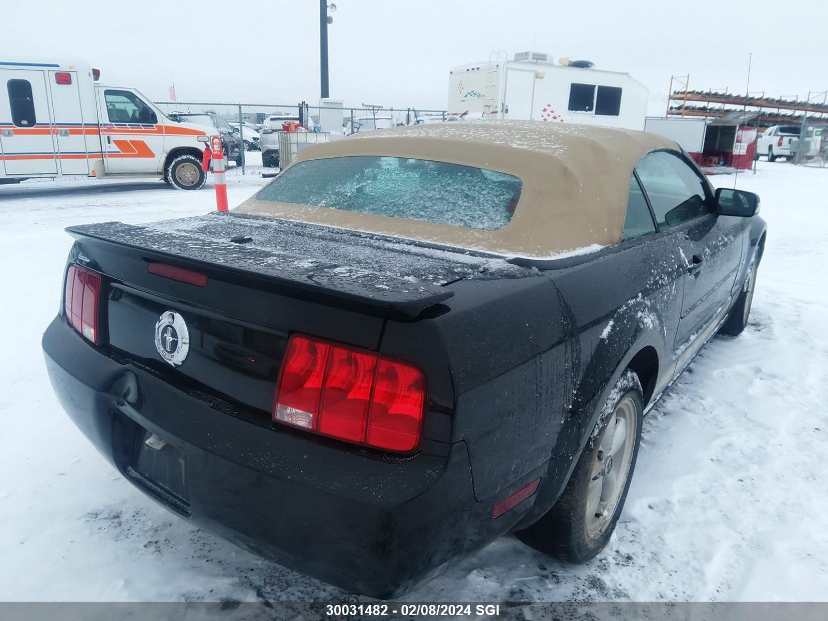 Photo 3 VIN: 1ZVFT84N375327170 - FORD MUSTANG 