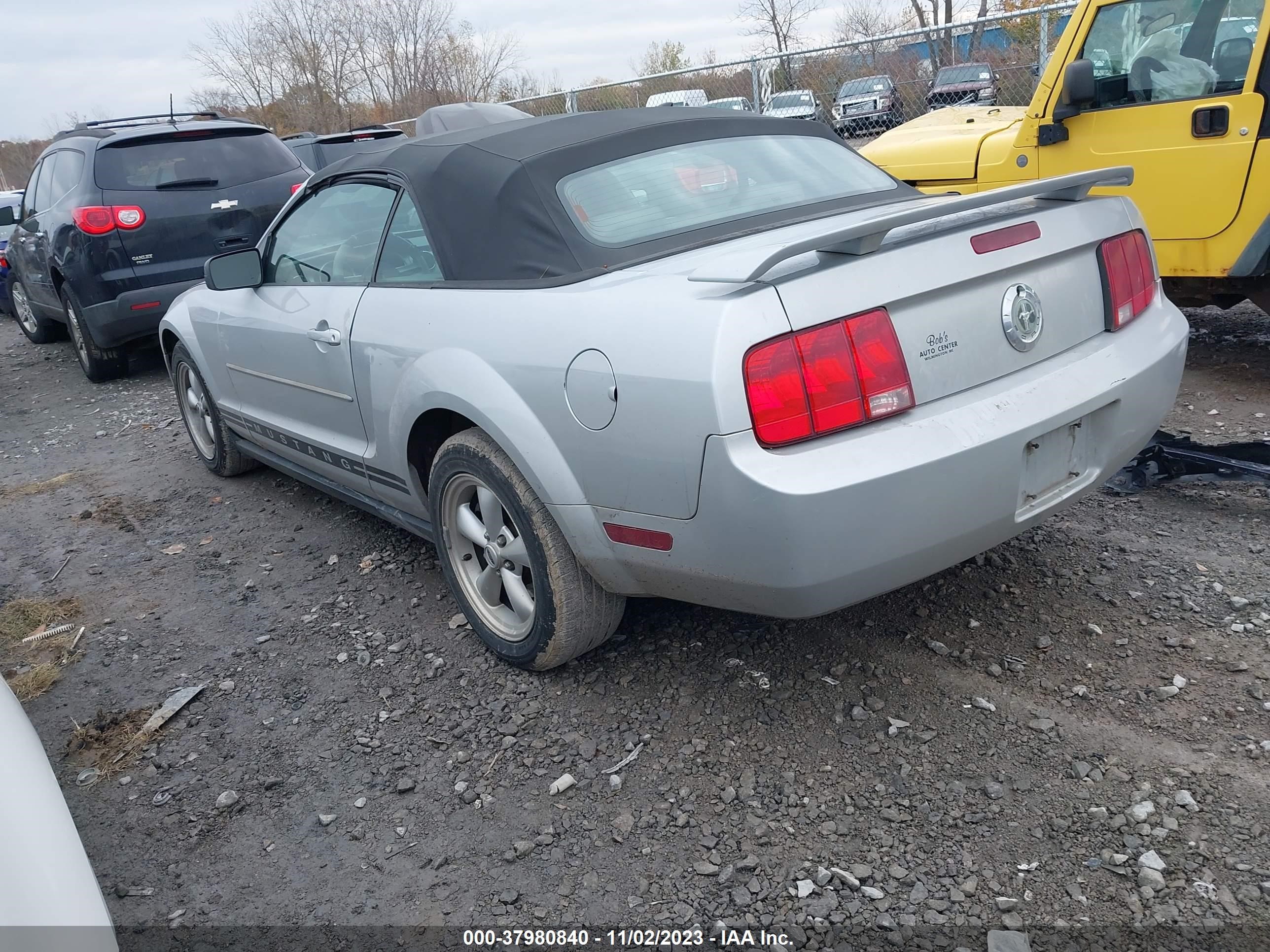 Photo 2 VIN: 1ZVFT84N455216270 - FORD MUSTANG 