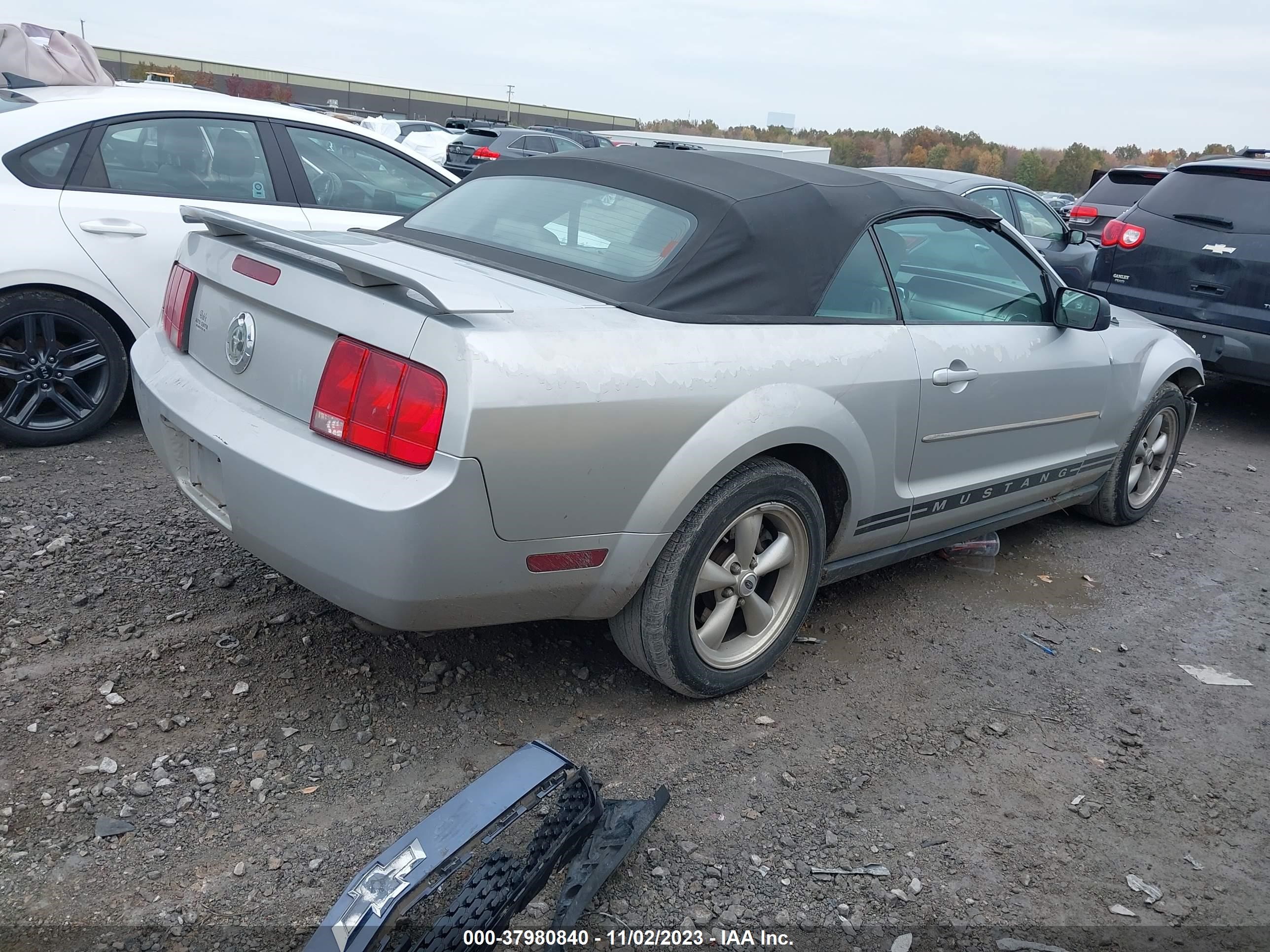 Photo 3 VIN: 1ZVFT84N455216270 - FORD MUSTANG 