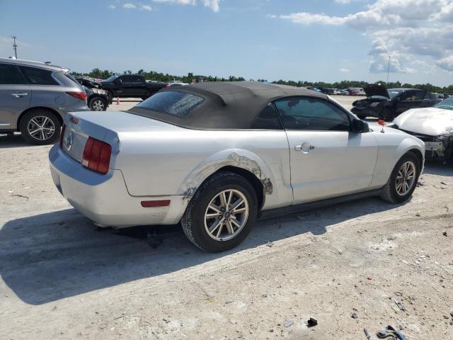 Photo 2 VIN: 1ZVFT84N455228578 - FORD MUSTANG 