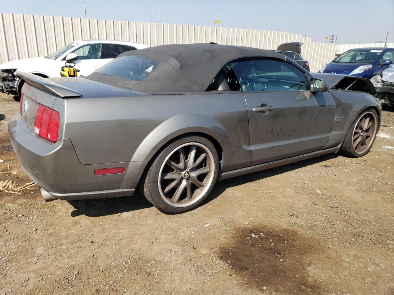 Photo 2 VIN: 1ZVFT85H455252176 - FORD MUSTANG 