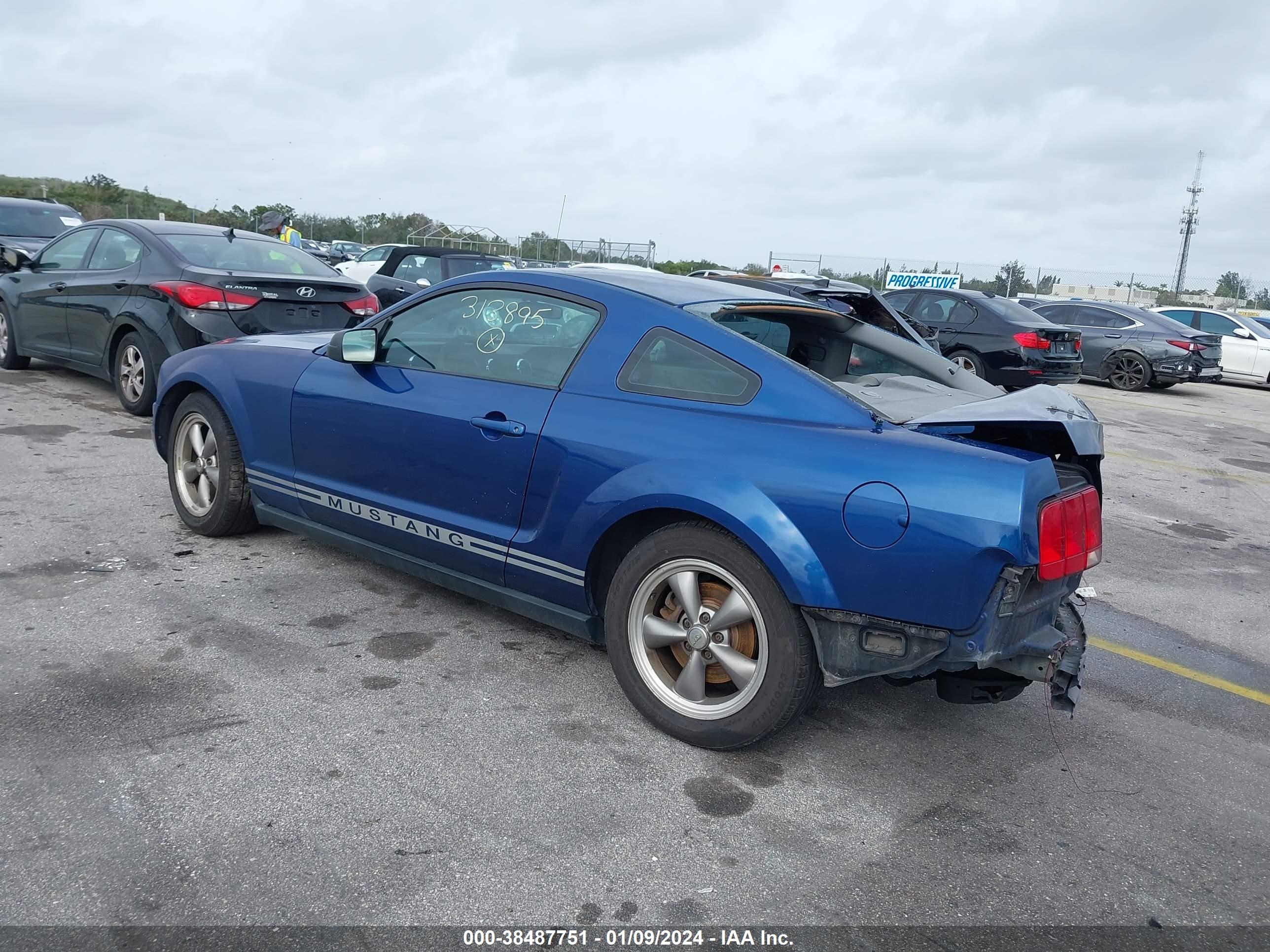 Photo 2 VIN: 1ZVHT80N085130764 - FORD MUSTANG 