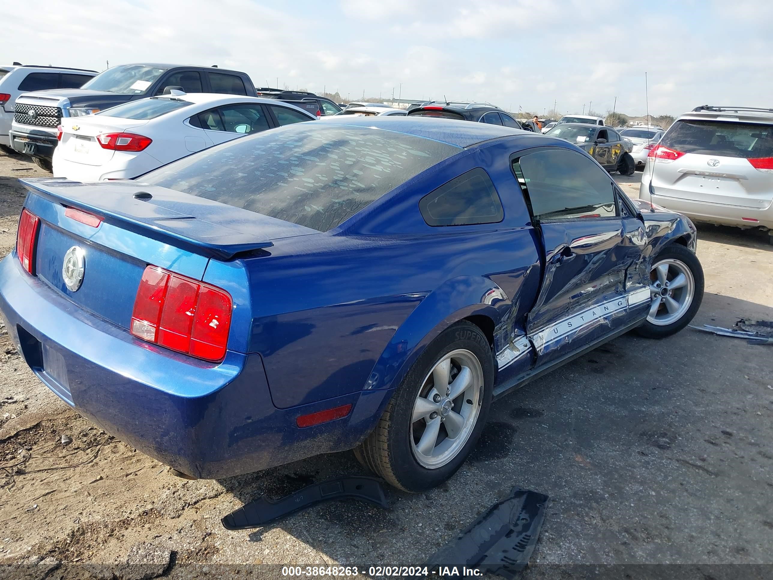 Photo 3 VIN: 1ZVHT80N085203910 - FORD MUSTANG 