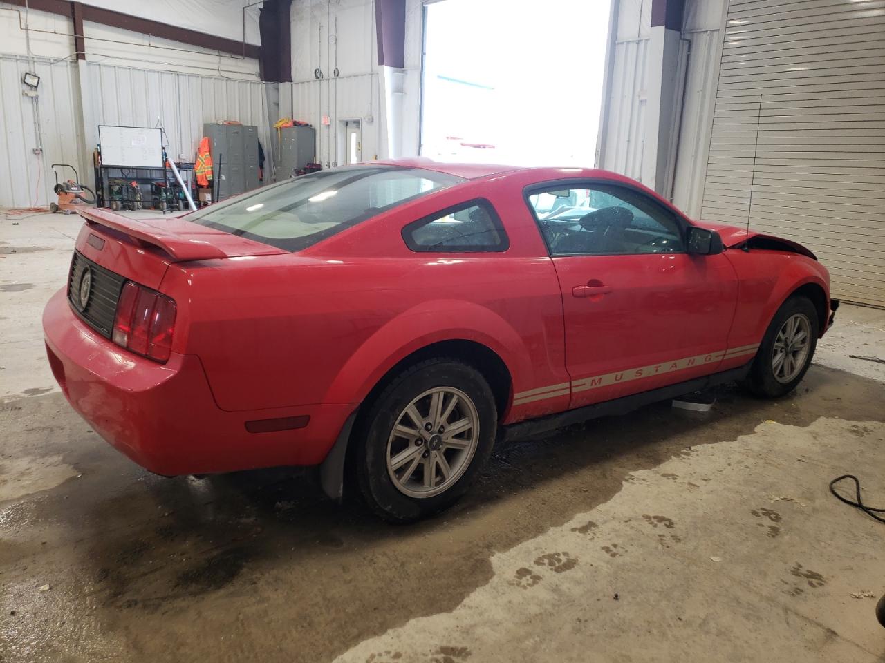 Photo 2 VIN: 1ZVHT80N165173118 - FORD MUSTANG 