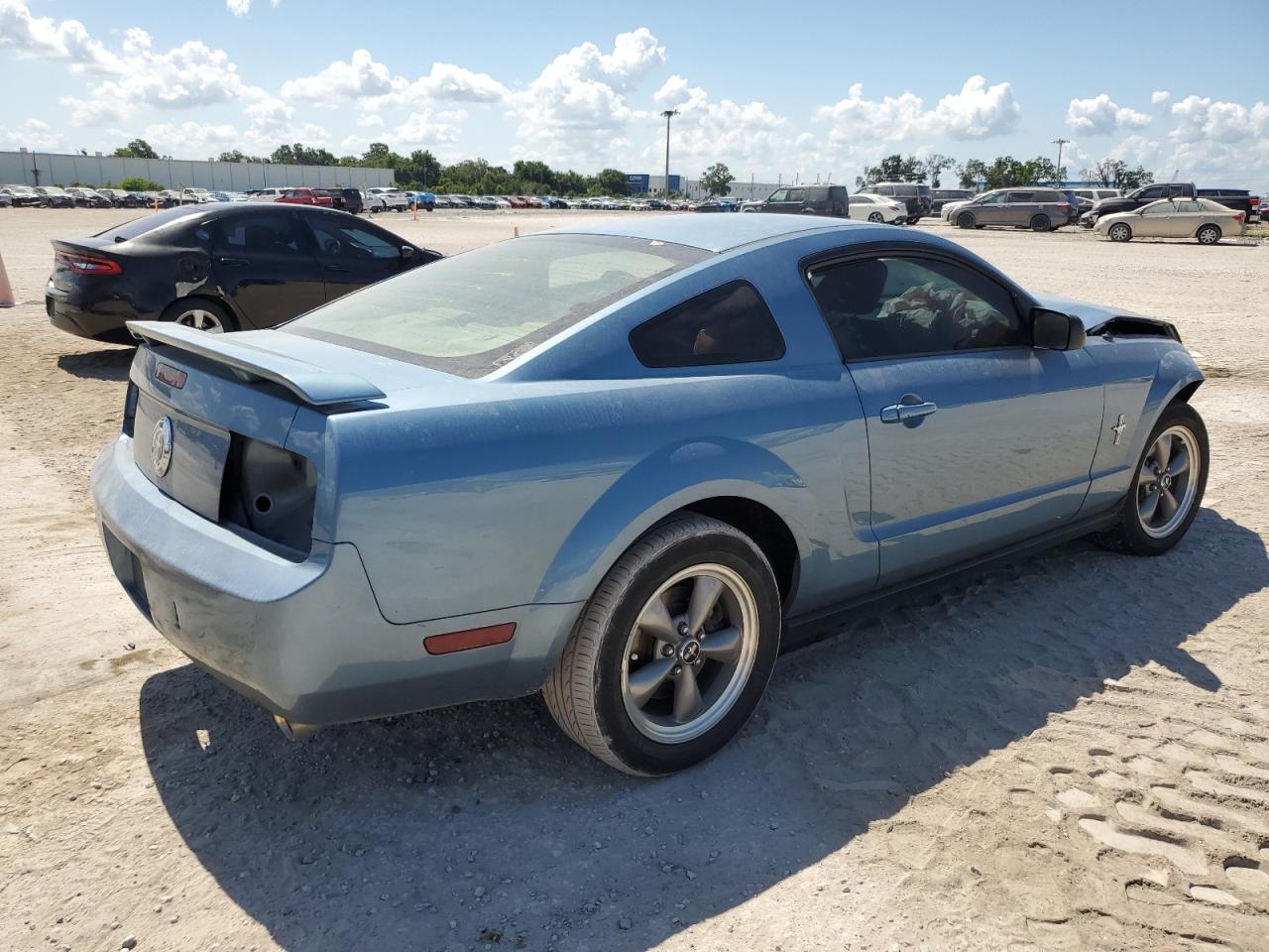 Photo 2 VIN: 1ZVHT80N265181955 - FORD MUSTANG 