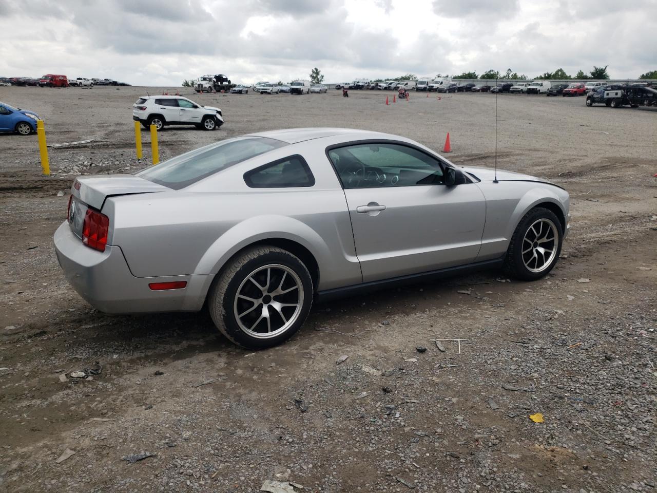 Photo 2 VIN: 1ZVHT80N395146541 - FORD MUSTANG 