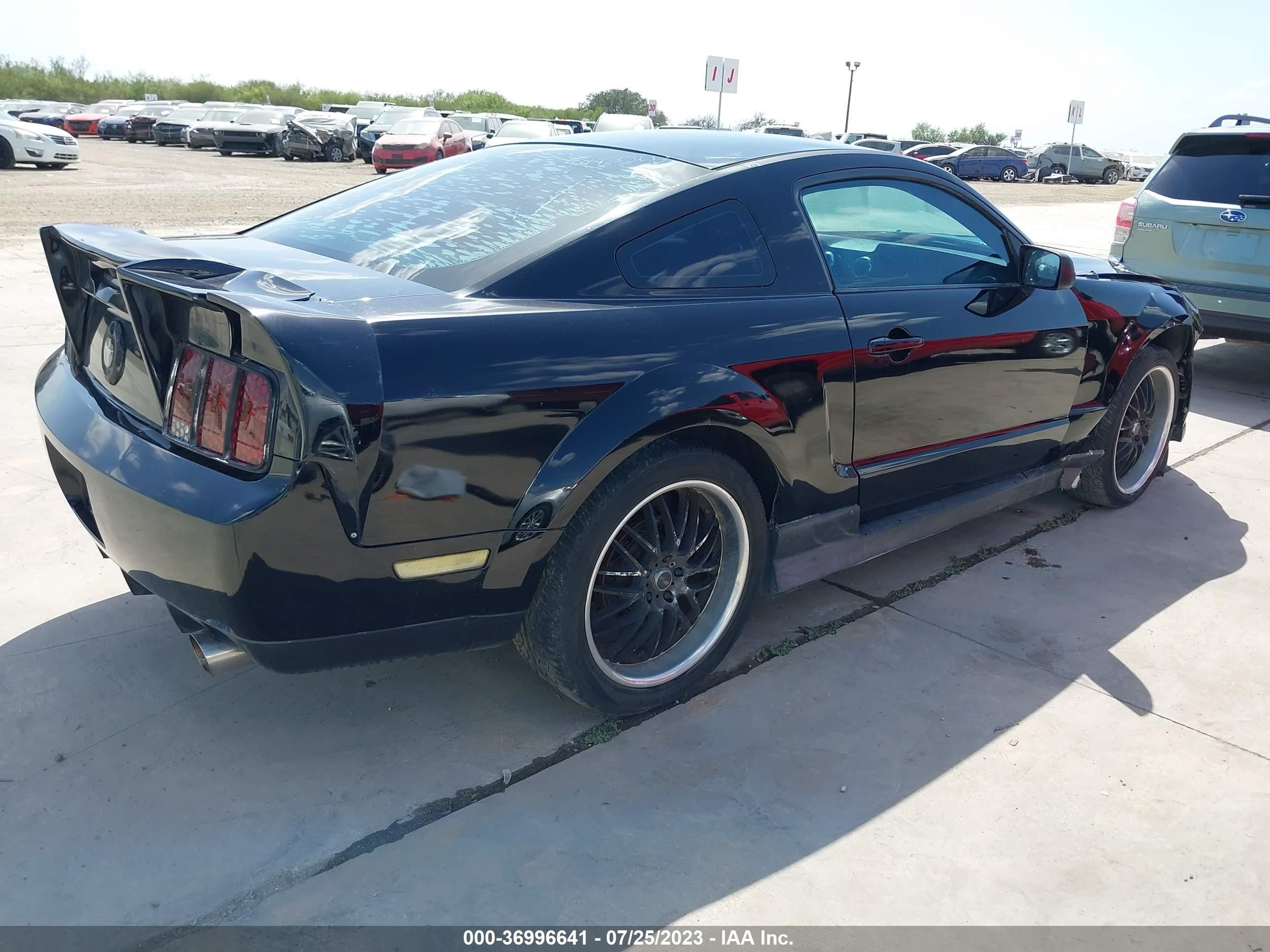 Photo 3 VIN: 1ZVHT80N485125793 - FORD MUSTANG 