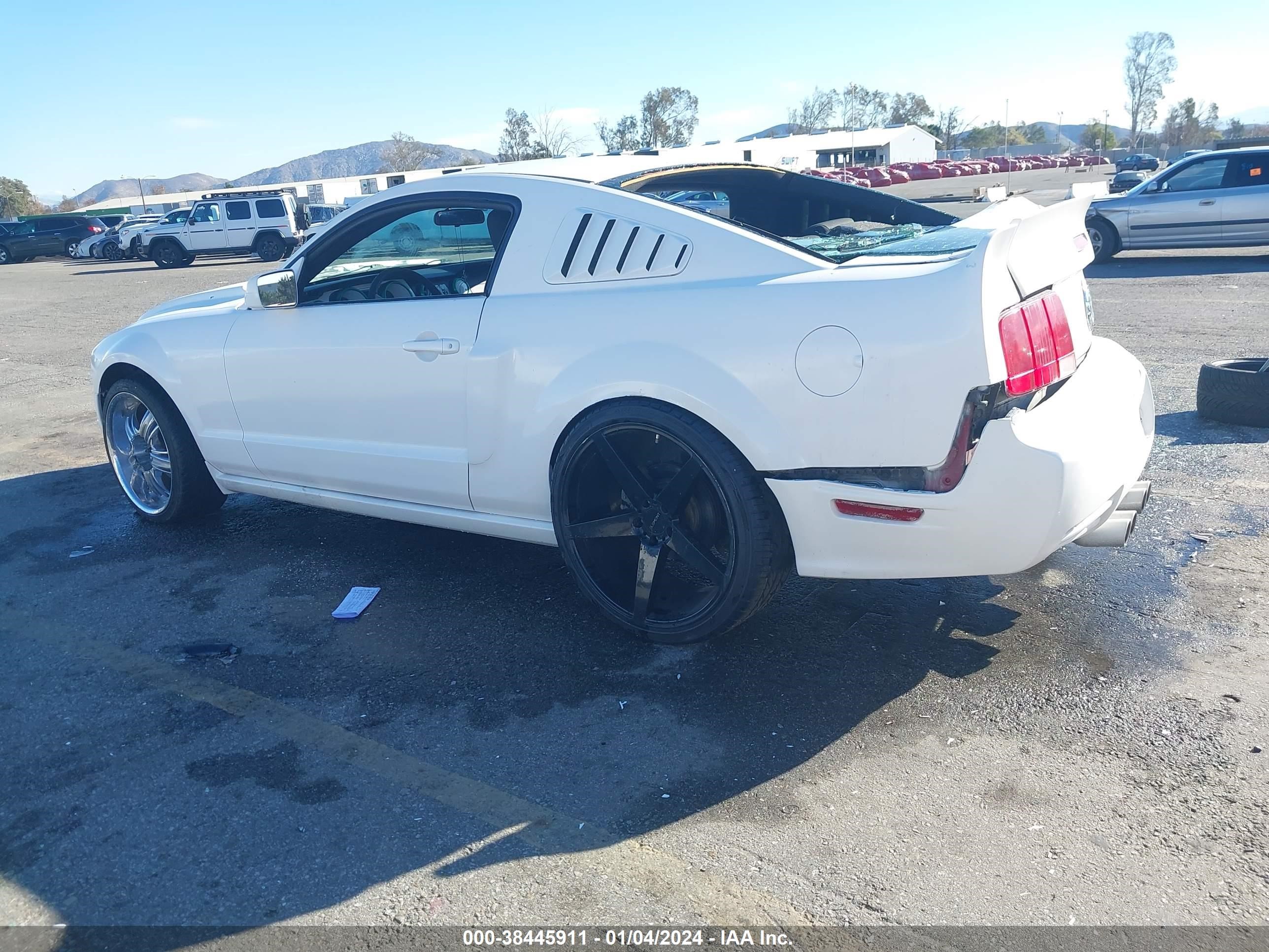 Photo 2 VIN: 1ZVHT80N885135050 - FORD MUSTANG 