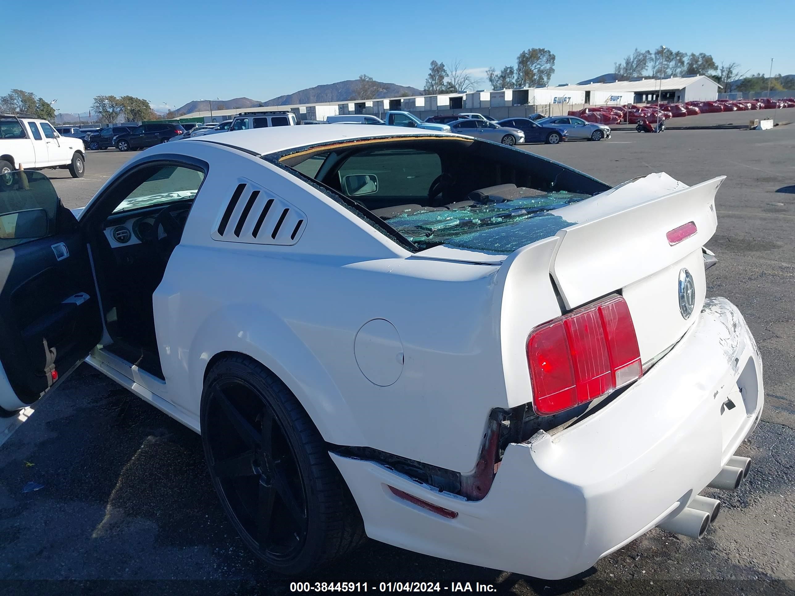 Photo 5 VIN: 1ZVHT80N885135050 - FORD MUSTANG 