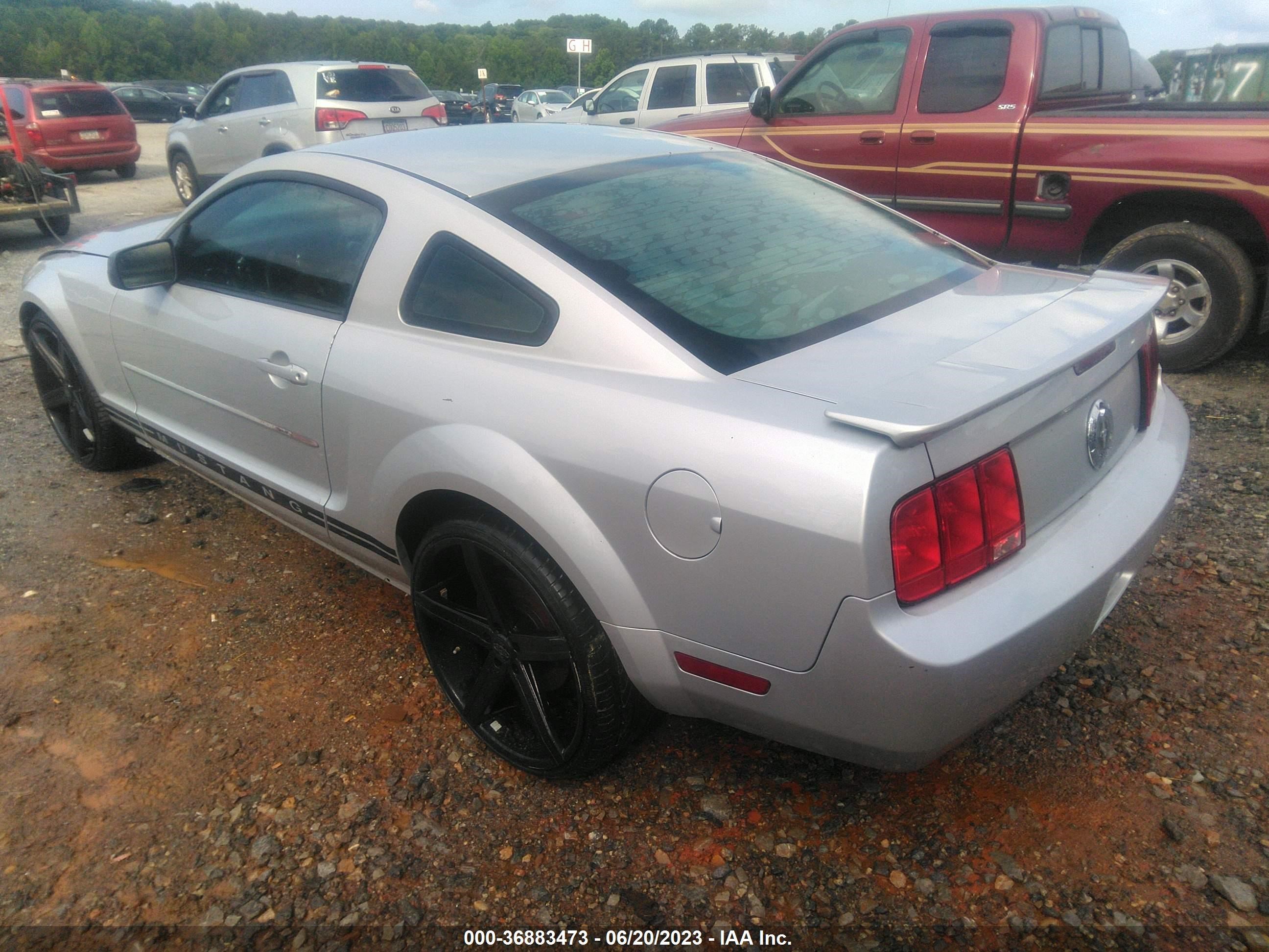 Photo 2 VIN: 1ZVHT80NX85208192 - FORD MUSTANG 