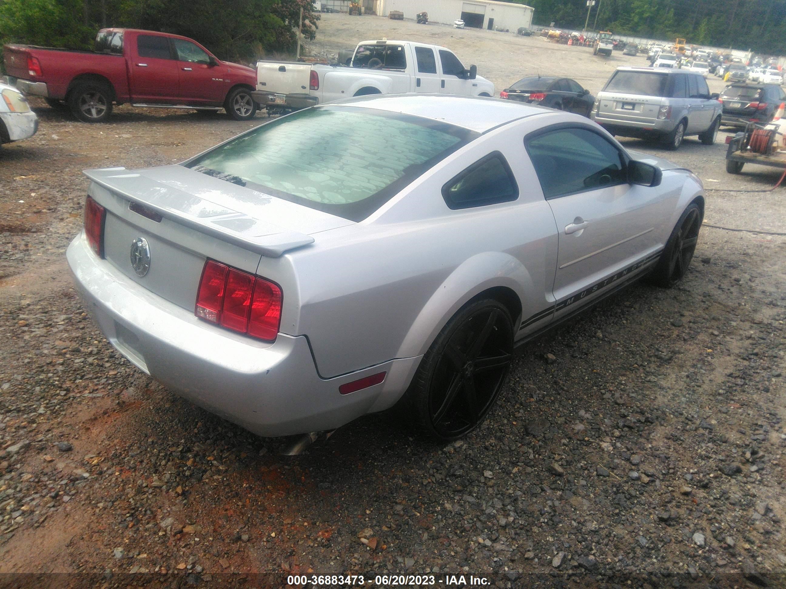 Photo 3 VIN: 1ZVHT80NX85208192 - FORD MUSTANG 