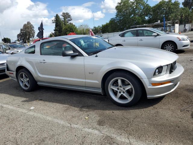 Photo 3 VIN: 1ZVHT82H255130607 - FORD MUSTANG 