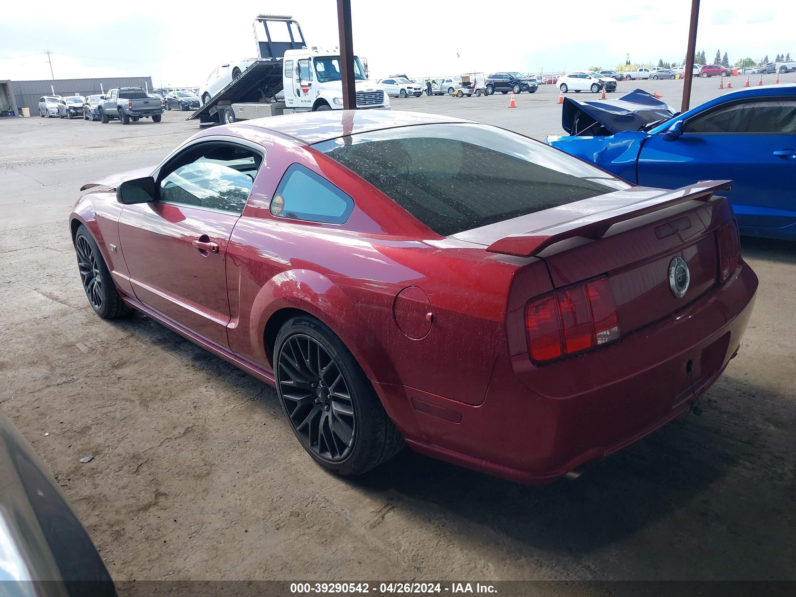 Photo 2 VIN: 1ZVHT82H285155947 - FORD MUSTANG 