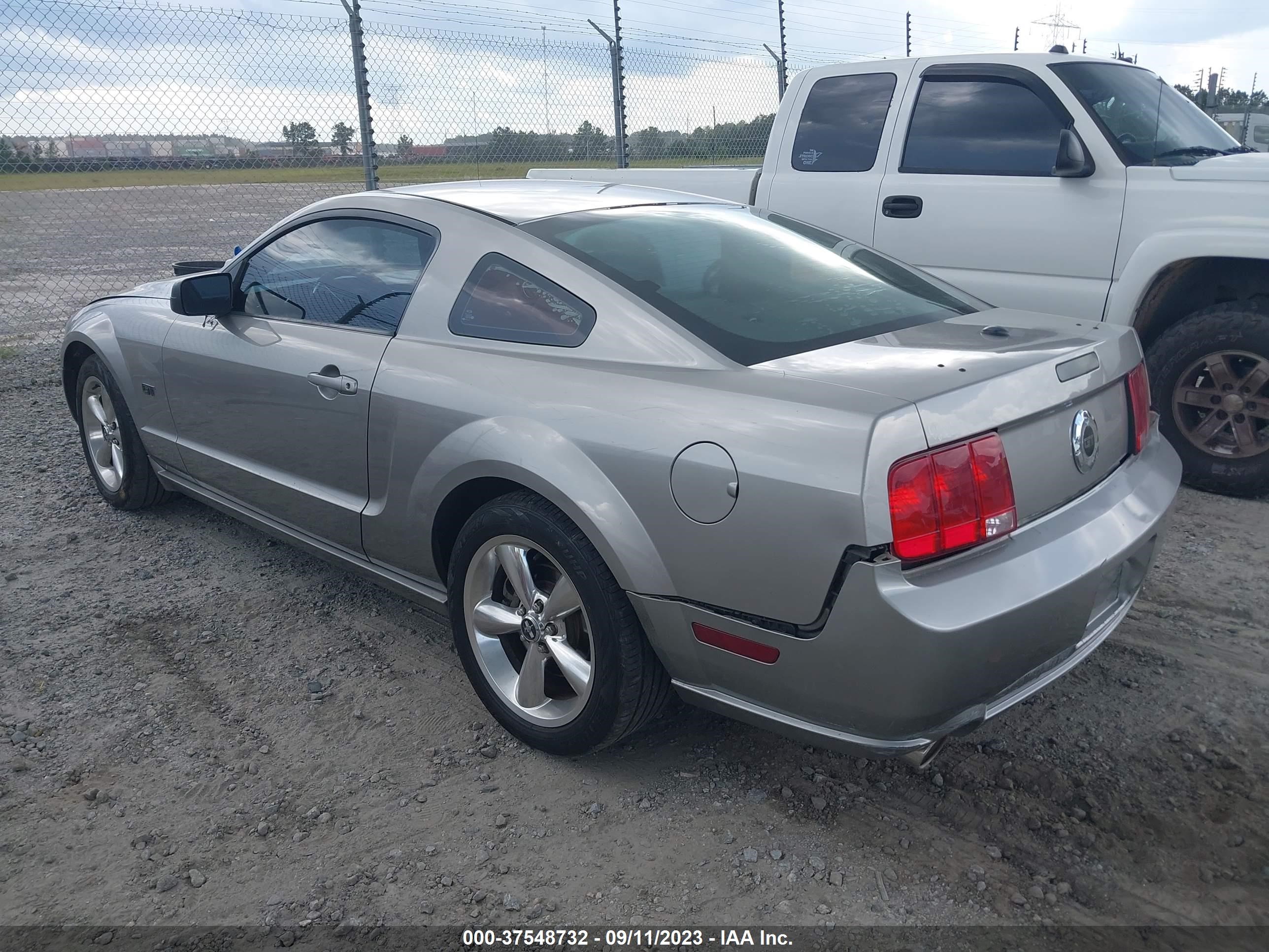 Photo 2 VIN: 1ZVHT82H485146831 - FORD MUSTANG 