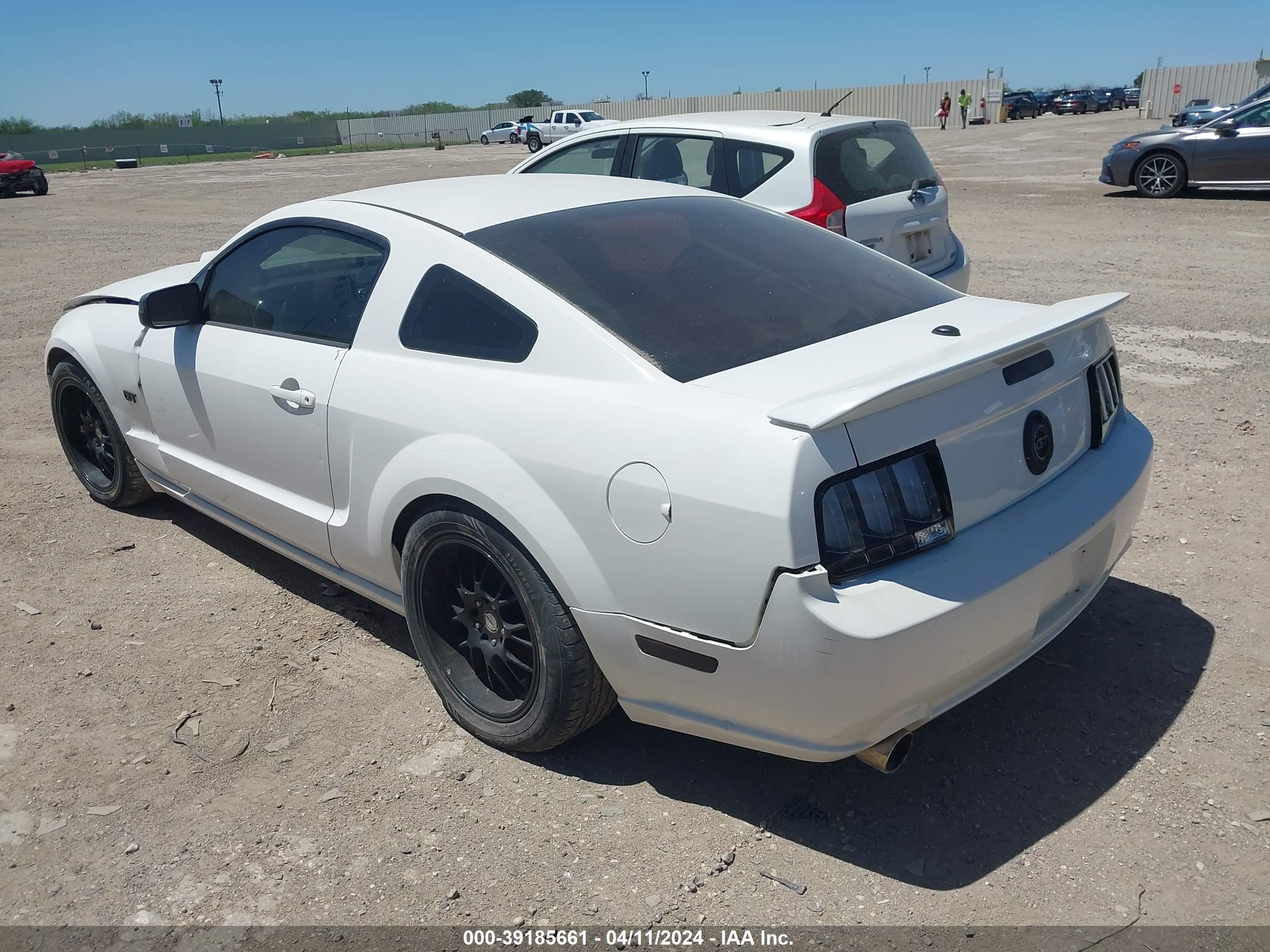 Photo 2 VIN: 1ZVHT82H585132176 - FORD MUSTANG 