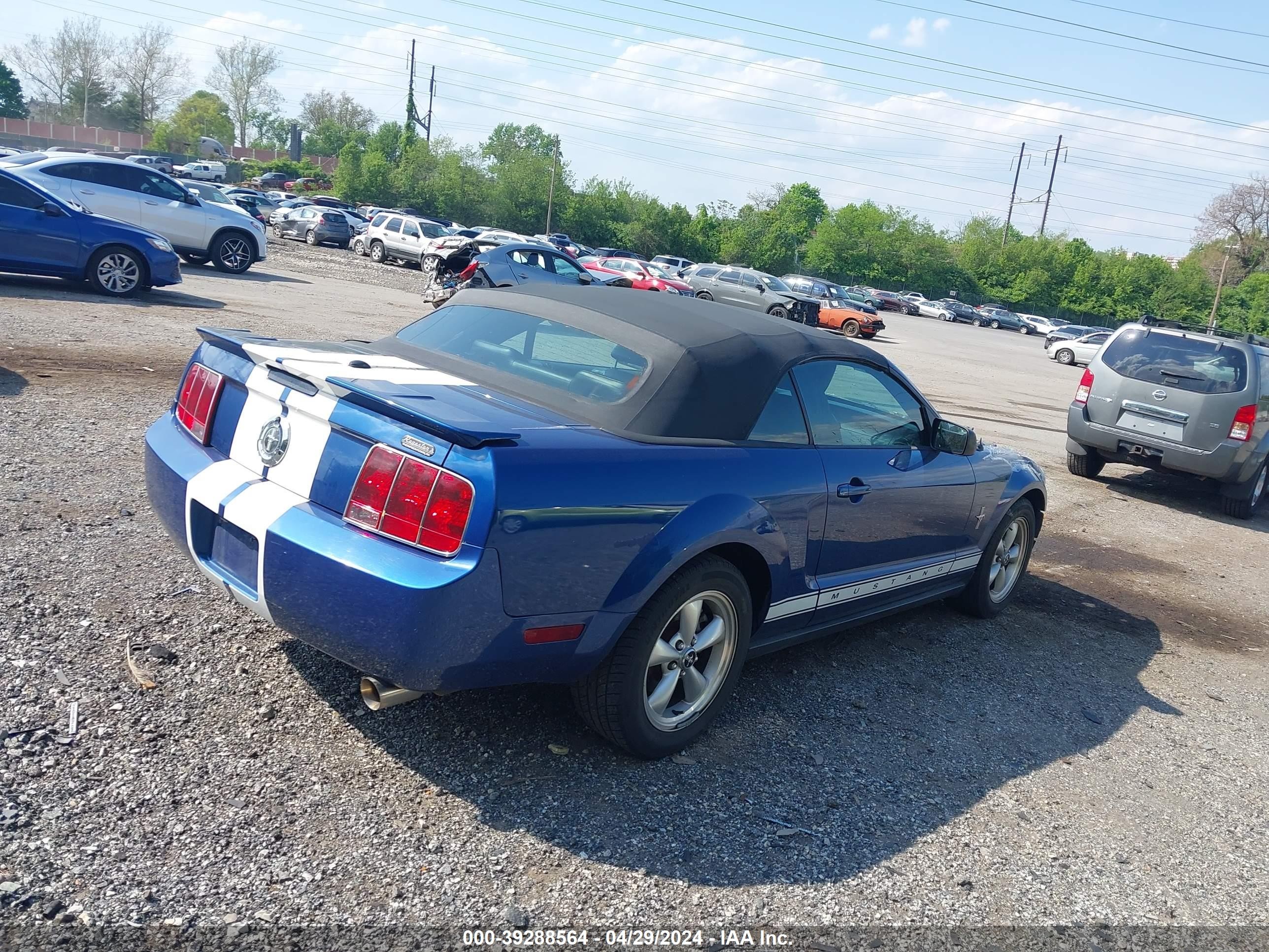 Photo 3 VIN: 1ZVHT84N275196659 - FORD MUSTANG 