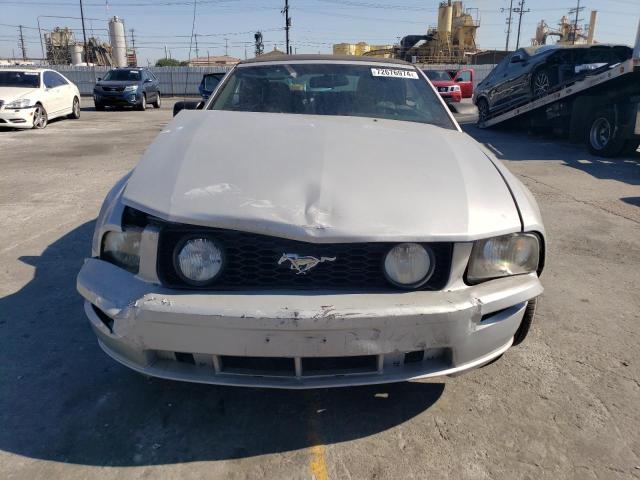 Photo 4 VIN: 1ZVHT85H375281129 - FORD MUSTANG 