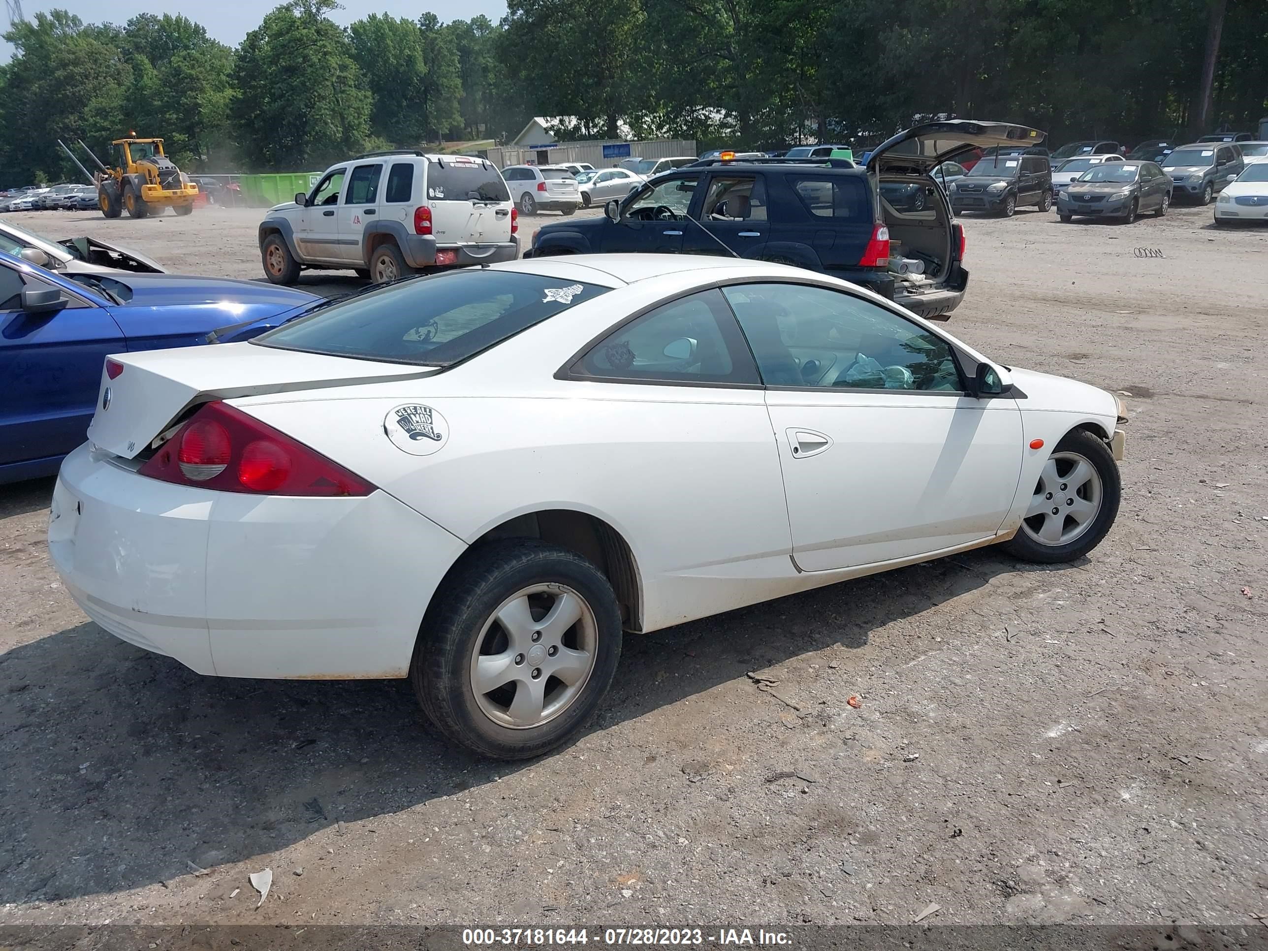 Photo 3 VIN: 1ZWFT61L015611558 - MERCURY COUGAR 