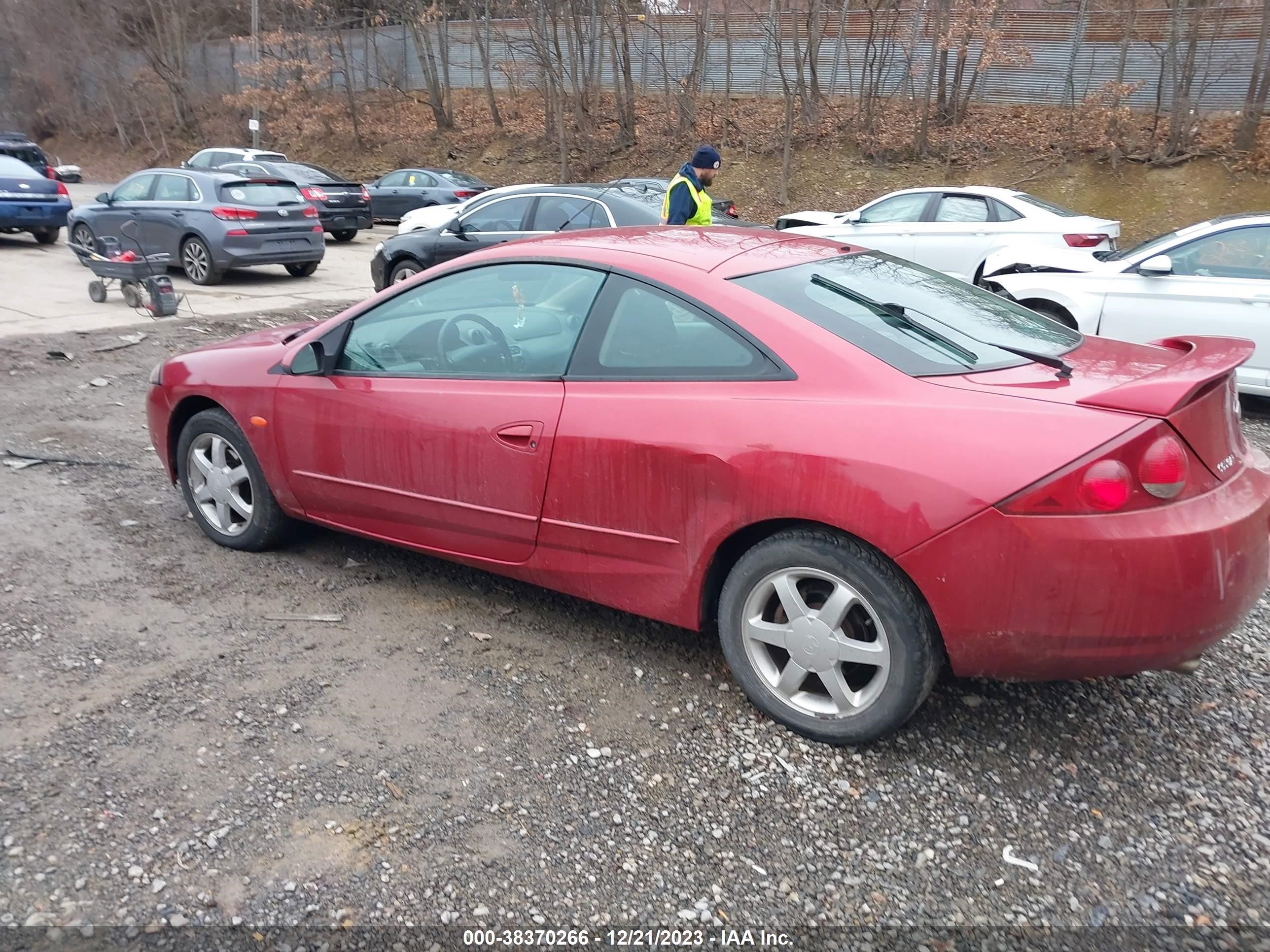 Photo 2 VIN: 1ZWFT61L4Y5646131 - MERCURY COUGAR 