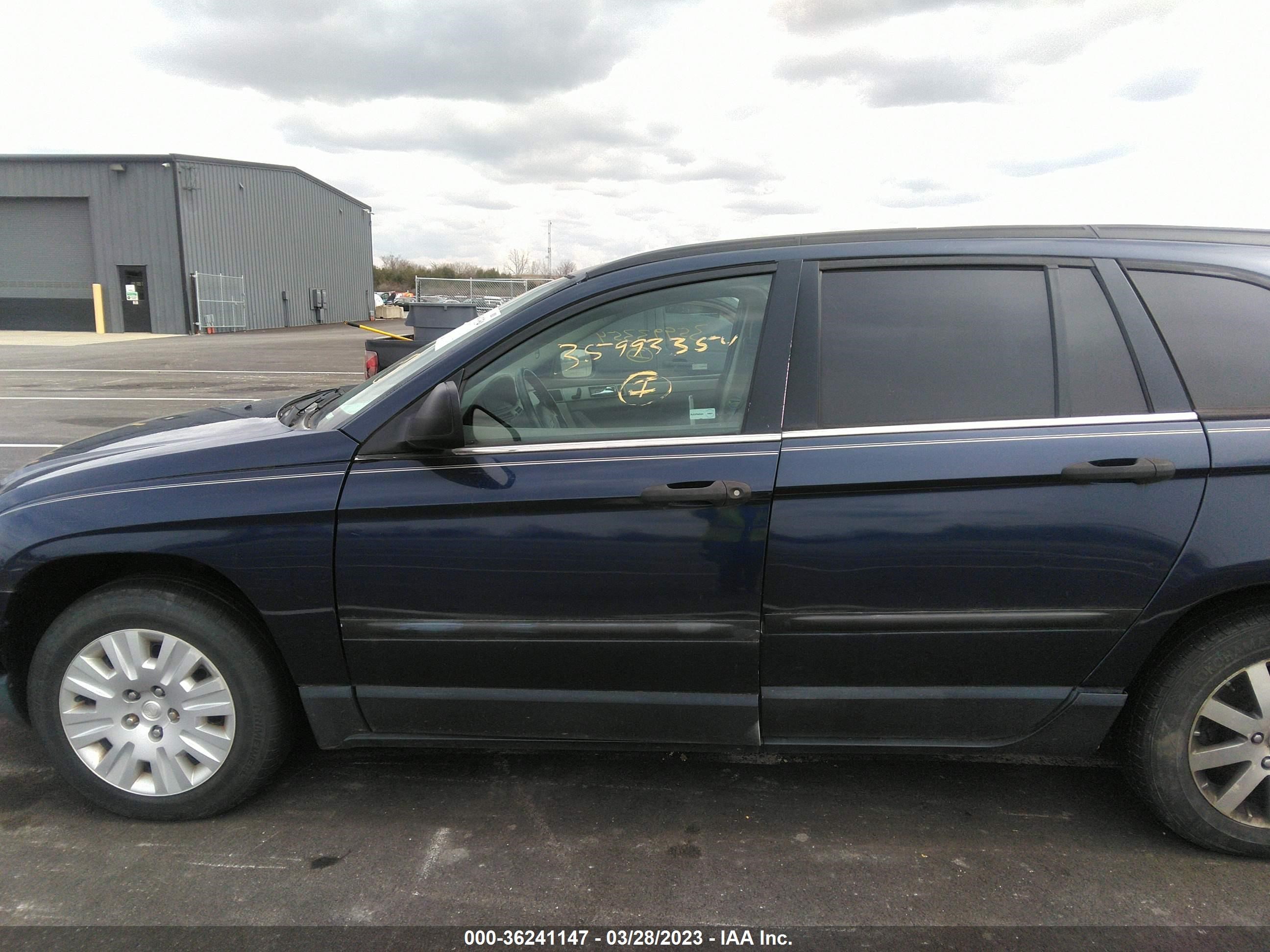 Photo 11 VIN: 2A4GM48426R720569 - CHRYSLER PACIFICA 