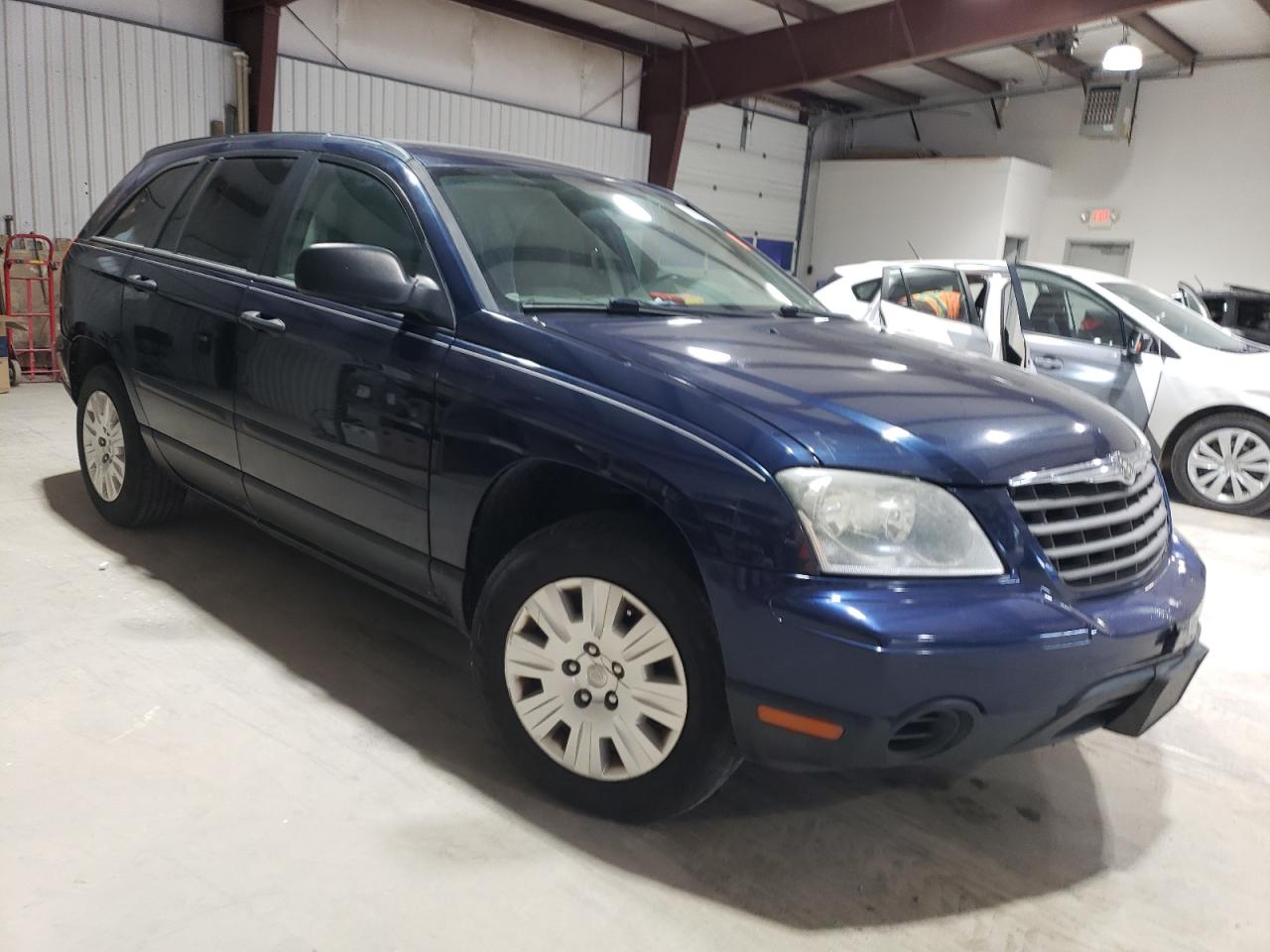 Photo 3 VIN: 2A4GM484X6R657835 - CHRYSLER PACIFICA 