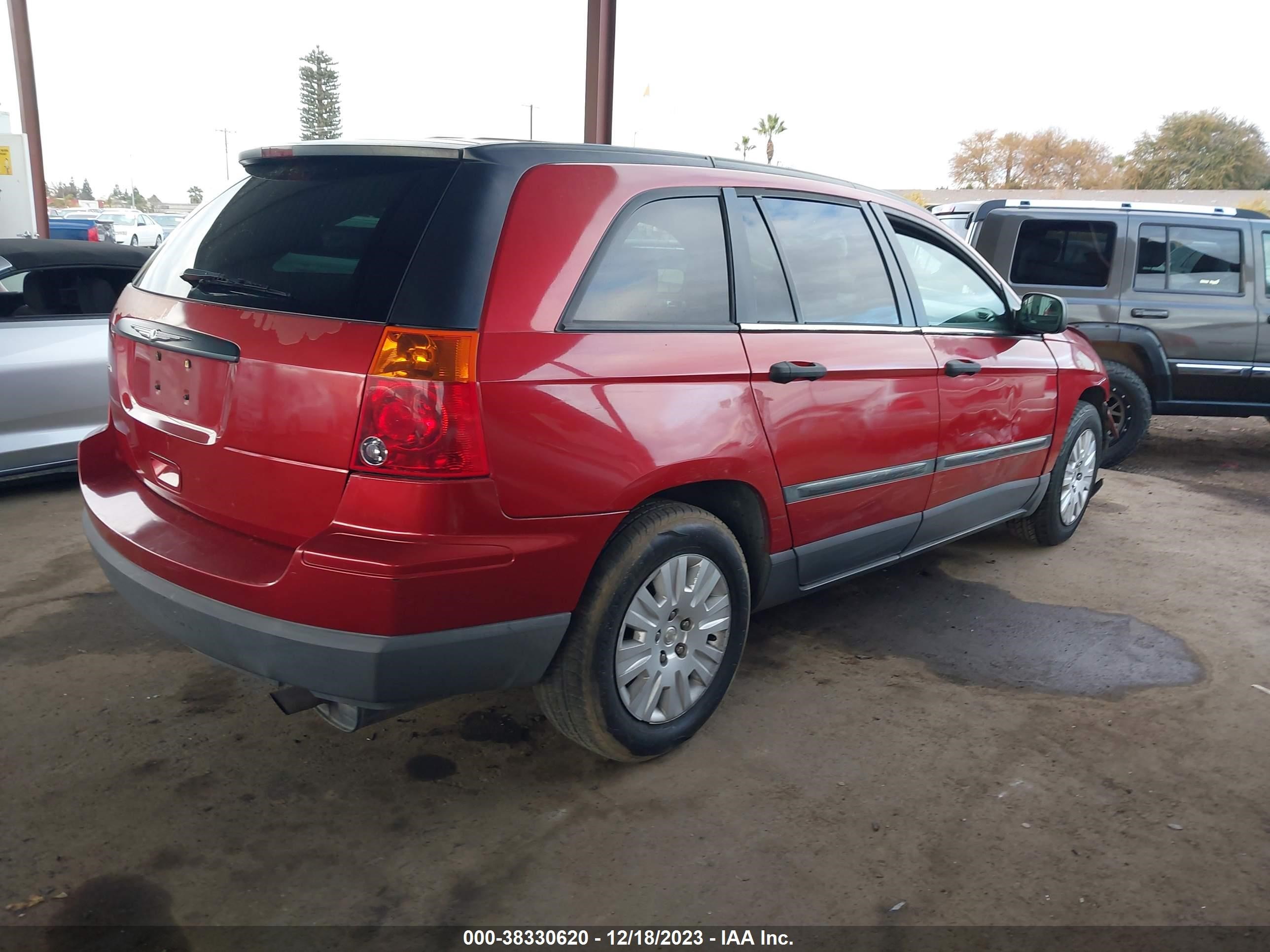 Photo 3 VIN: 2A4GM484X6R823576 - CHRYSLER PACIFICA 