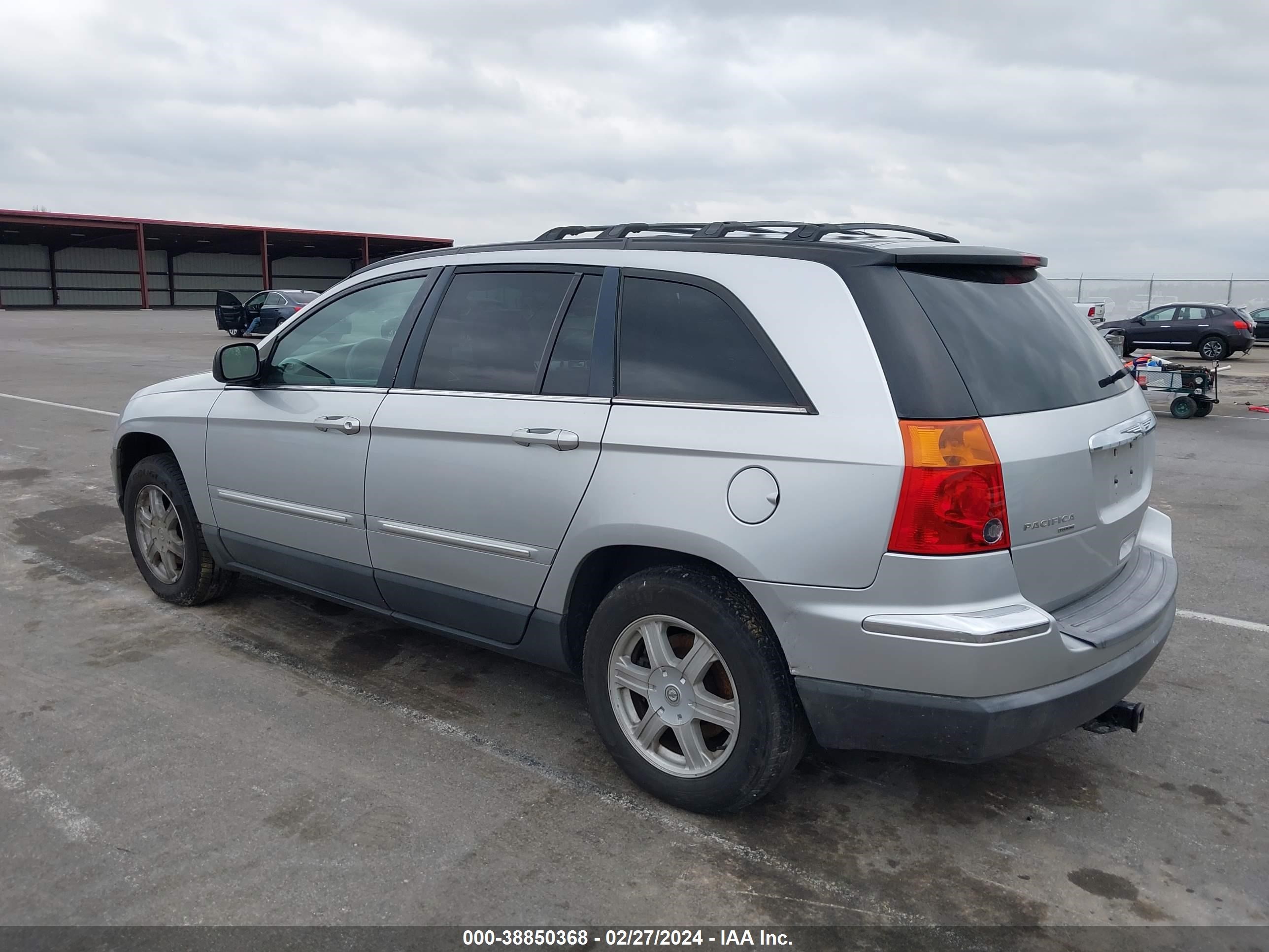 Photo 2 VIN: 2A4GM68446R787914 - CHRYSLER PACIFICA 