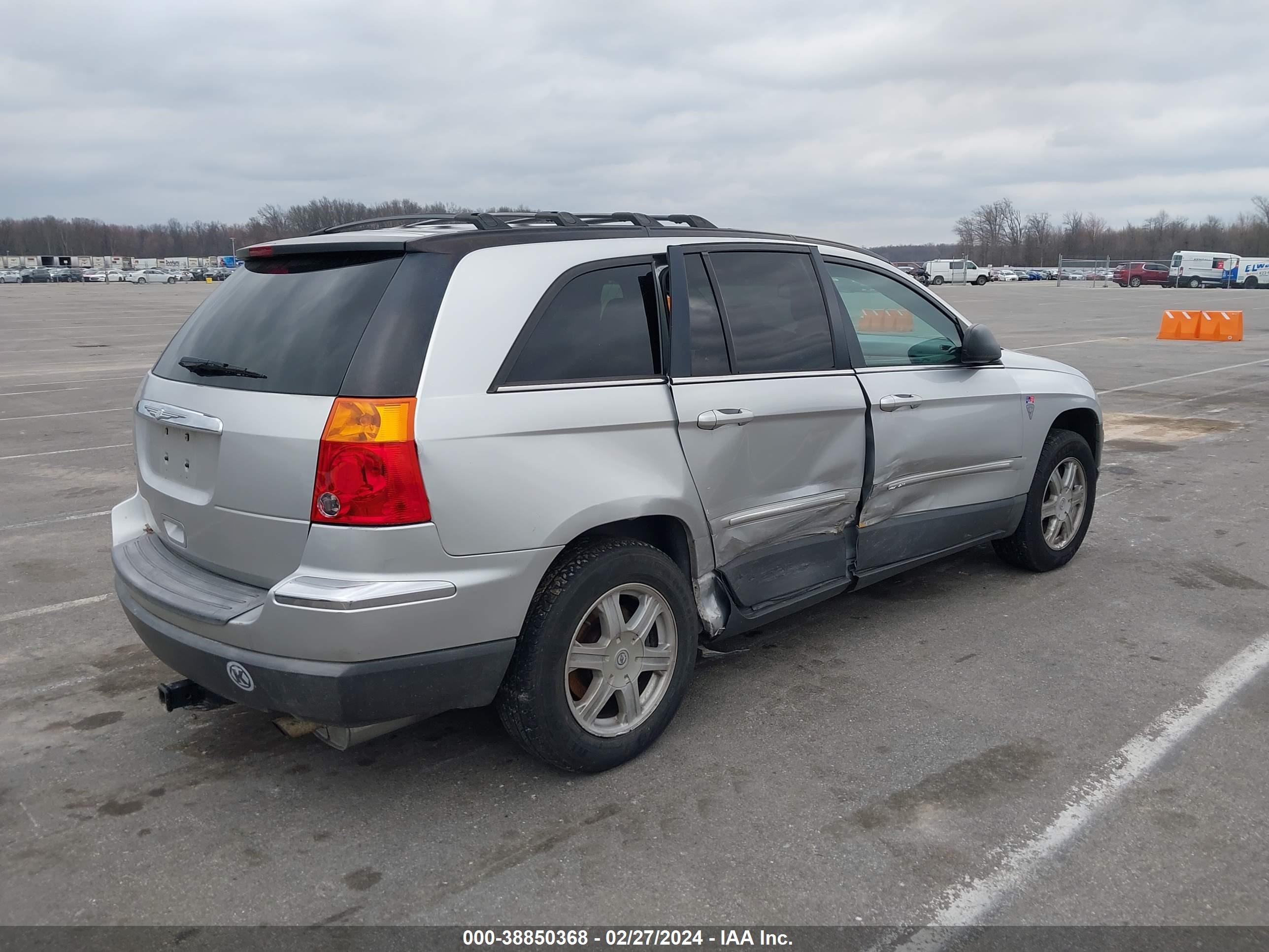 Photo 3 VIN: 2A4GM68446R787914 - CHRYSLER PACIFICA 