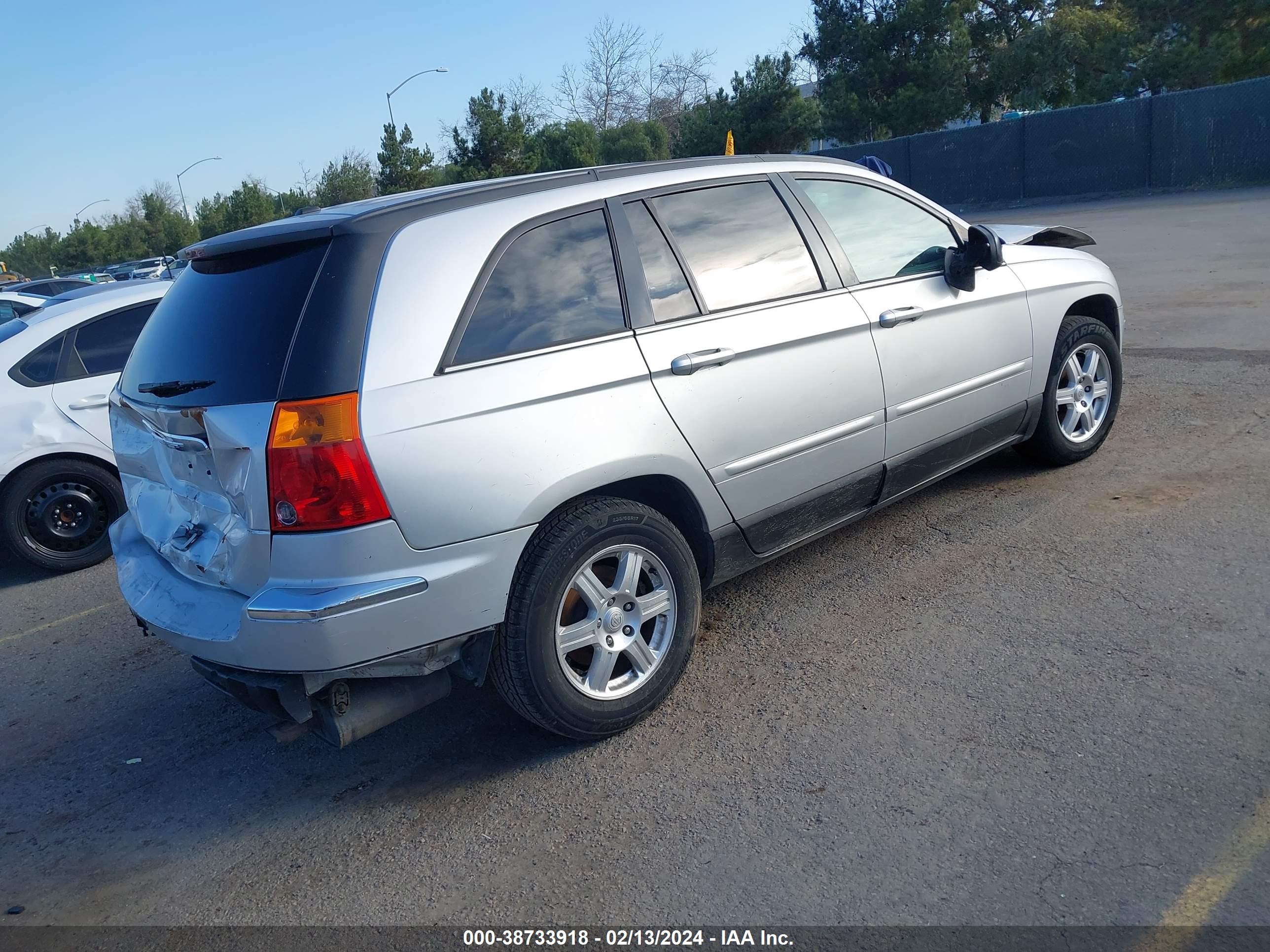 Photo 3 VIN: 2A4GM68446R867200 - CHRYSLER PACIFICA 