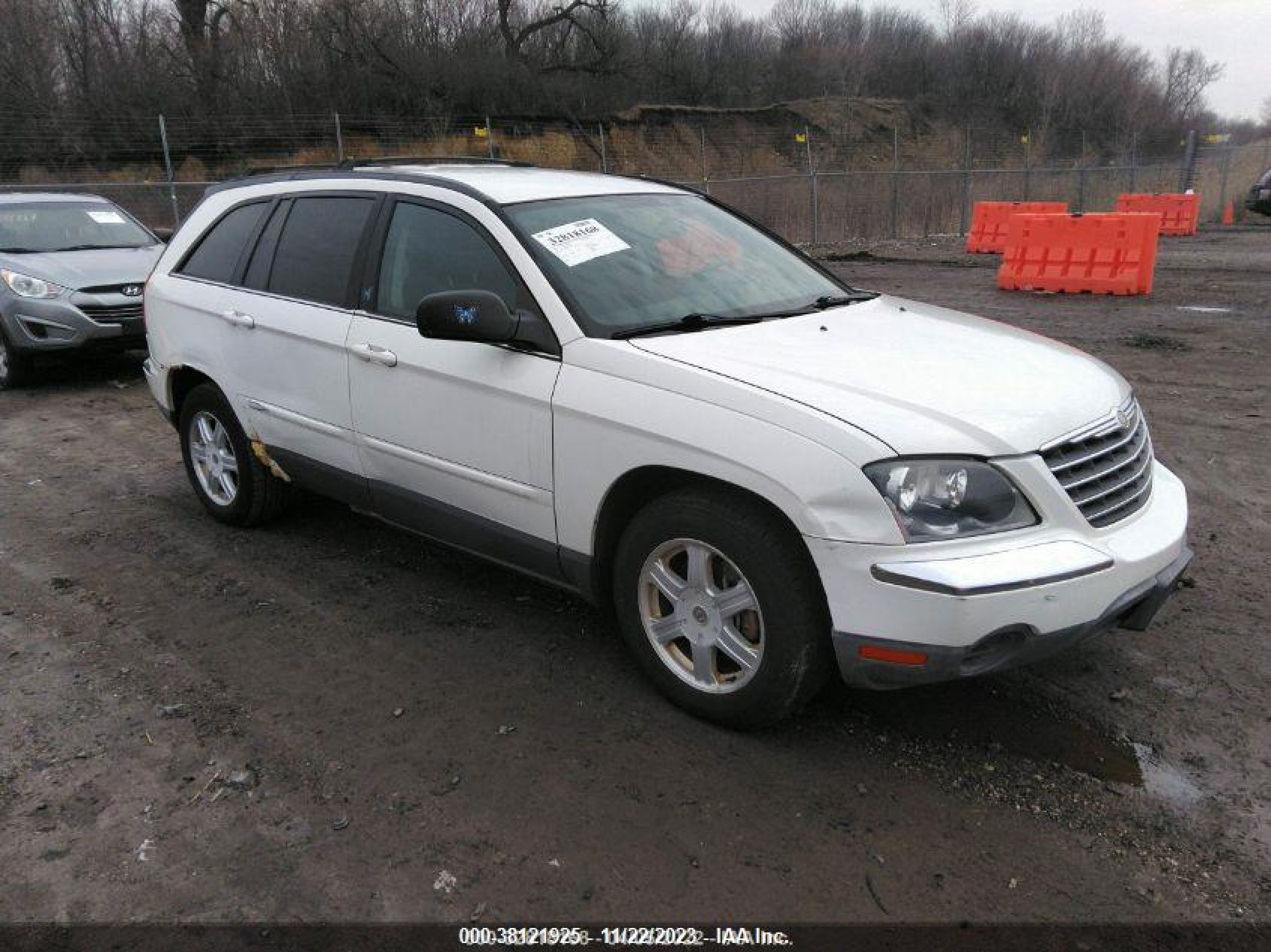 Photo 1 VIN: 2A4GM68476R814913 - CHRYSLER PACIFICA 