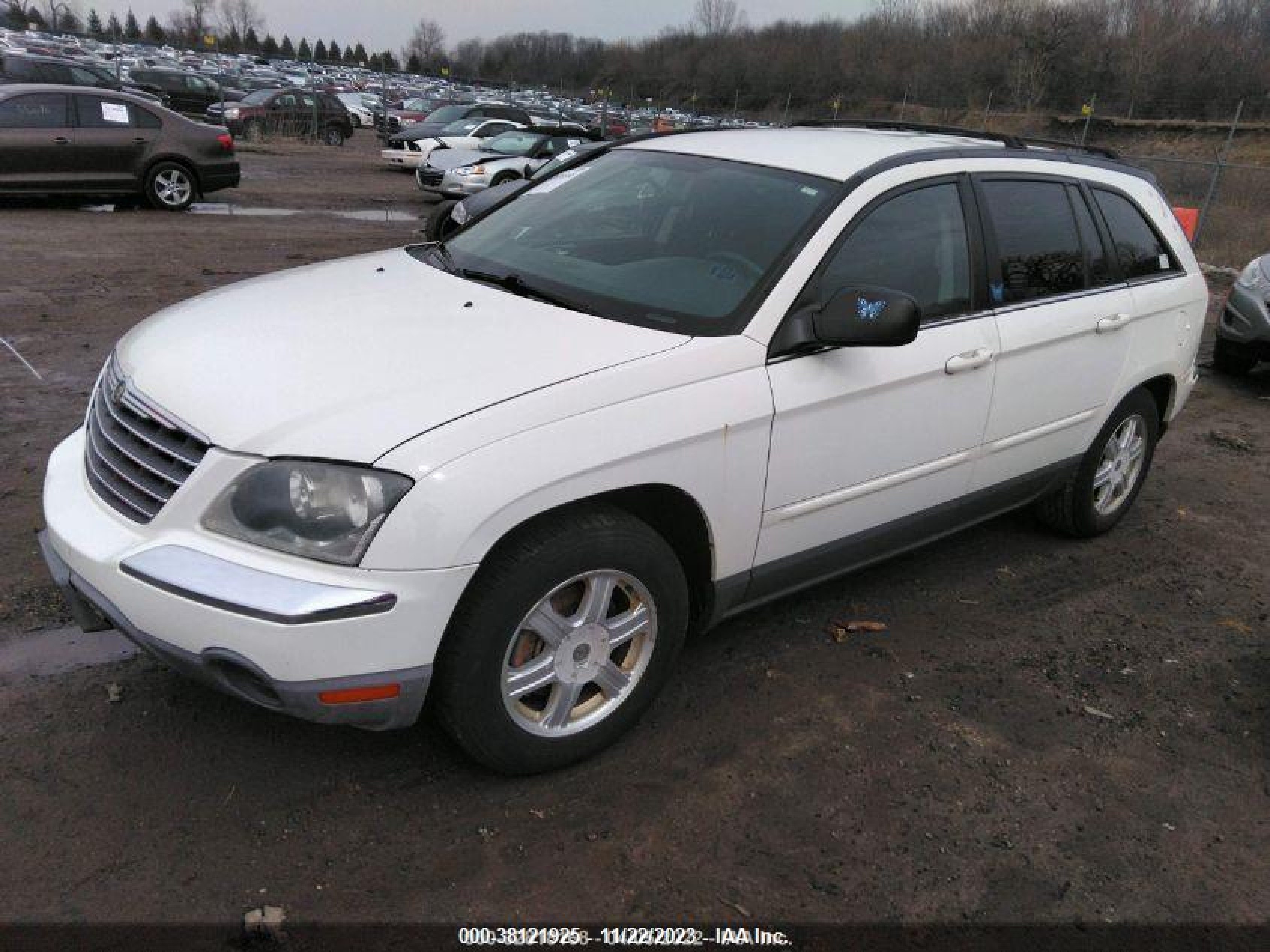 Photo 2 VIN: 2A4GM68476R814913 - CHRYSLER PACIFICA 