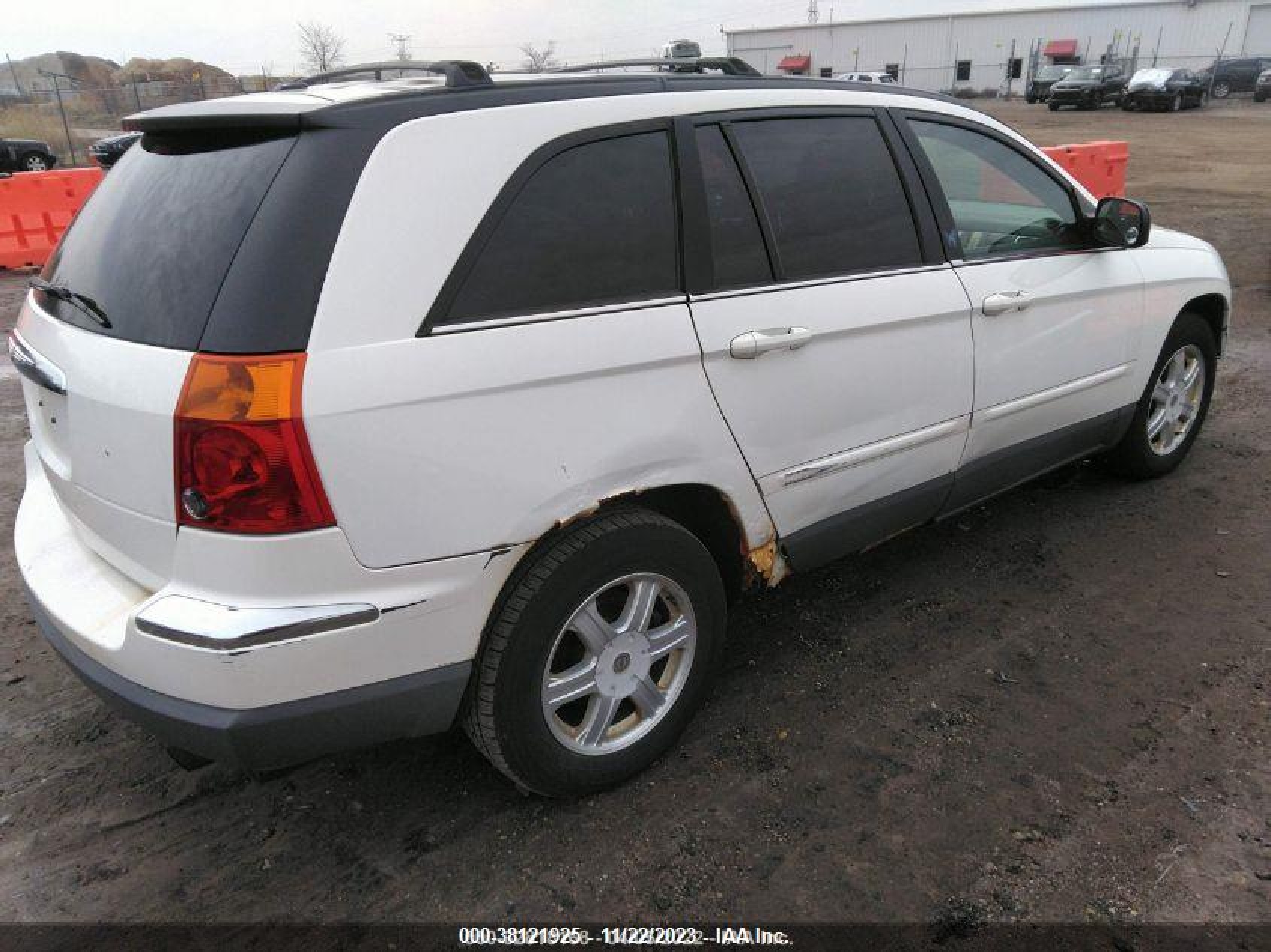 Photo 4 VIN: 2A4GM68476R814913 - CHRYSLER PACIFICA 