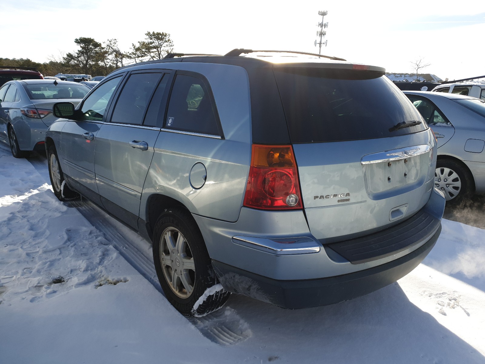 Photo 2 VIN: 2A4GM68486R673012 - CHRYSLER PACIFICA 