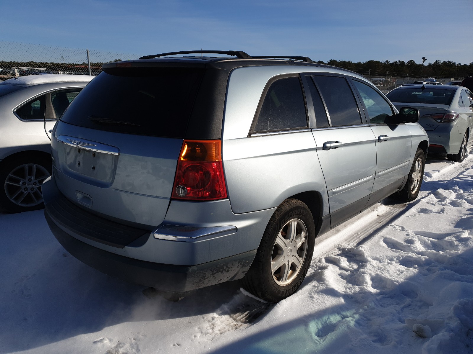 Photo 3 VIN: 2A4GM68486R673012 - CHRYSLER PACIFICA 