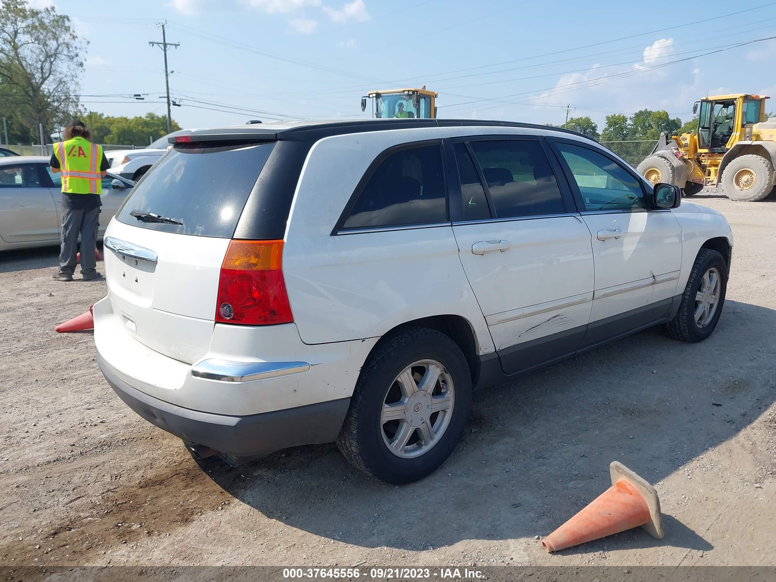 Photo 3 VIN: 2A4GM68486R814189 - CHRYSLER PACIFICA 