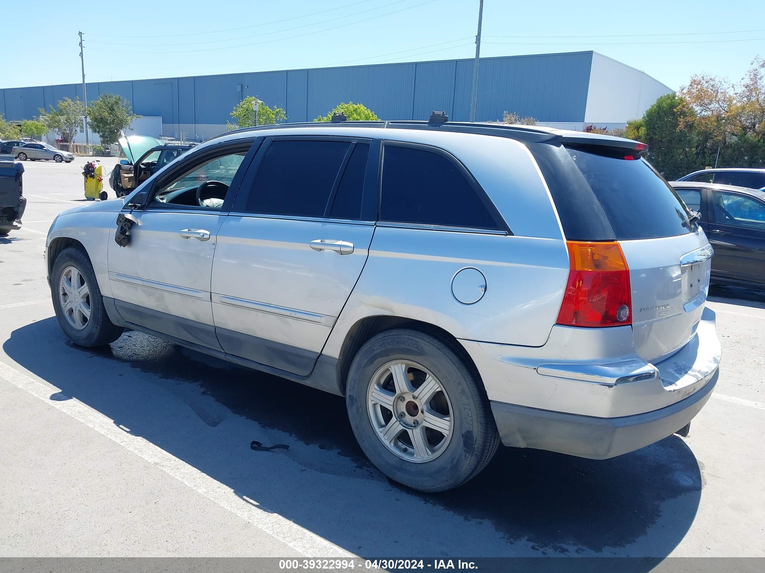 Photo 2 VIN: 2A4GM684X6R752827 - CHRYSLER PACIFICA 