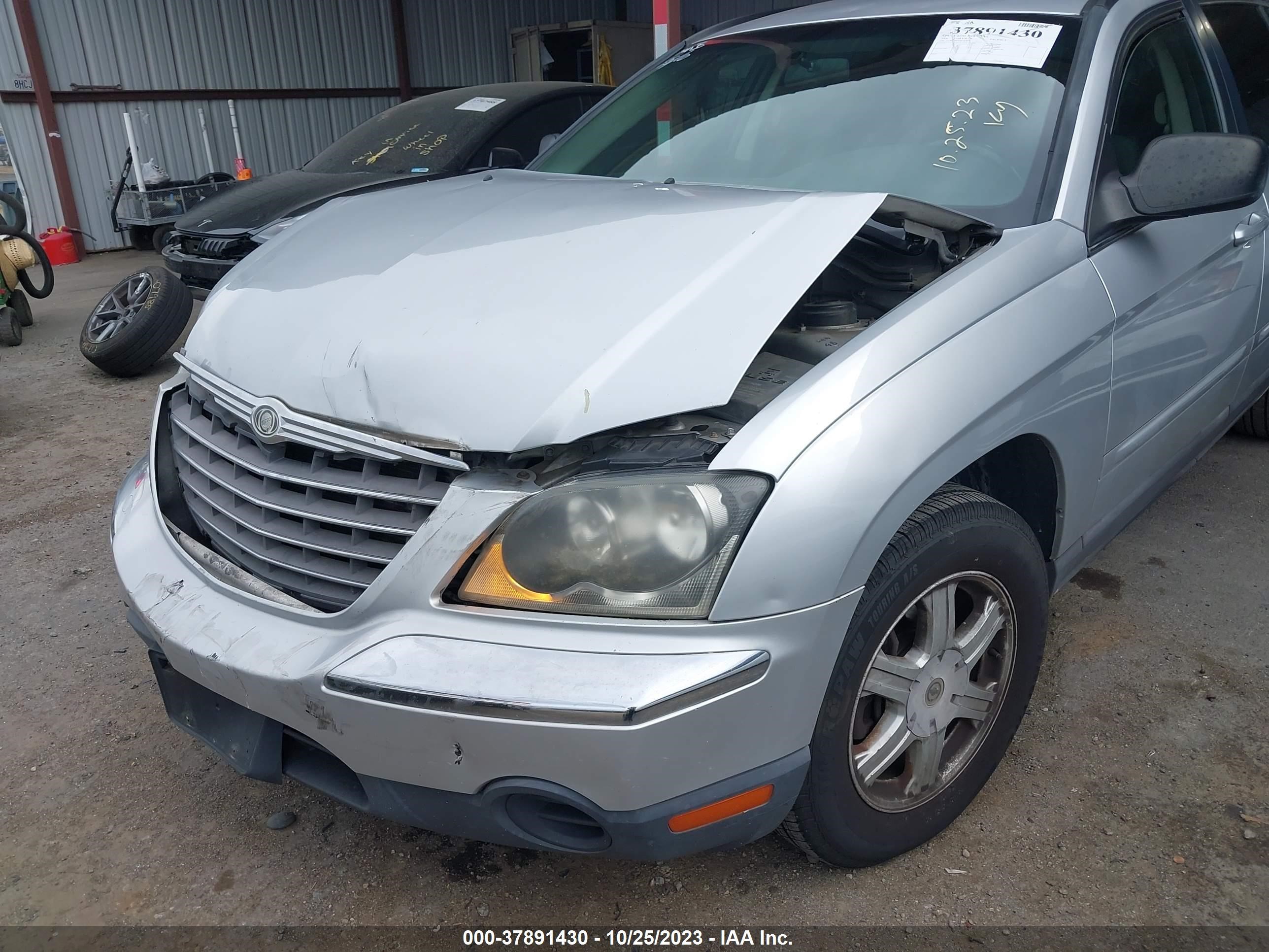 Photo 5 VIN: 2A4GM684X6R787836 - CHRYSLER PACIFICA 