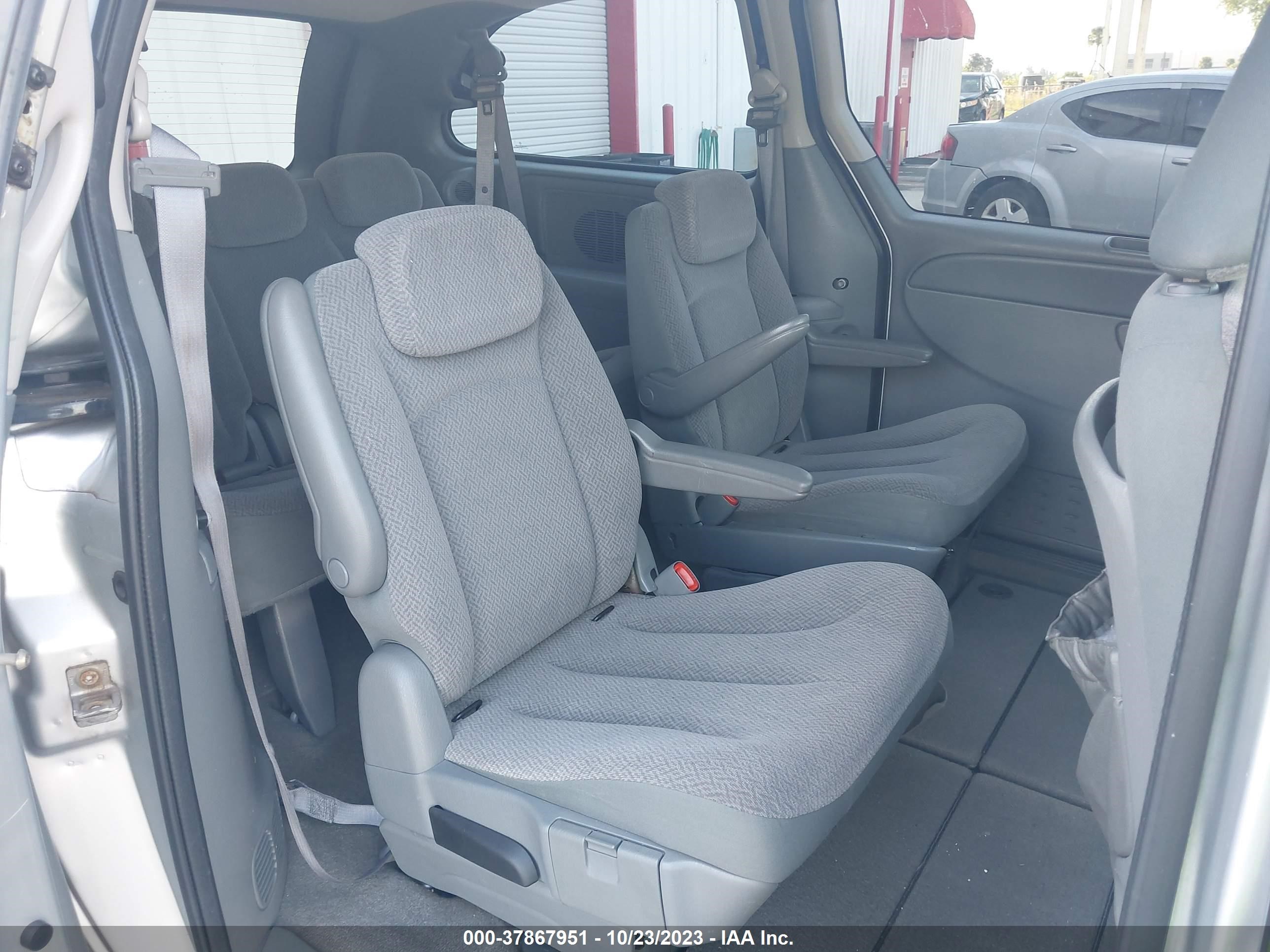 Photo 7 VIN: 2A4GP44R07R244526 - CHRYSLER TOWN & COUNTRY 