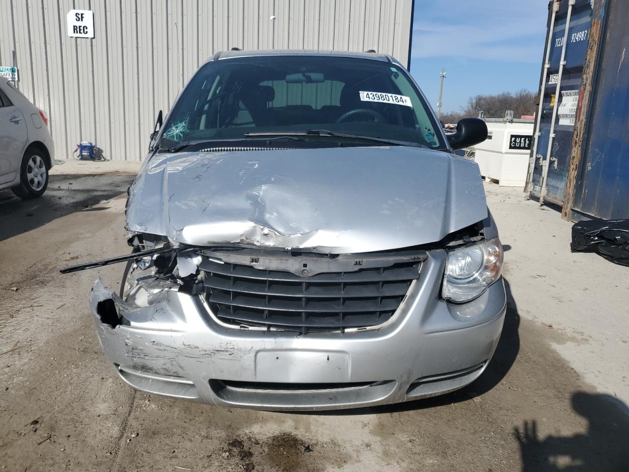 Photo 4 VIN: 2A4GP44R07R285299 - CHRYSLER TOWN & COUNTRY 