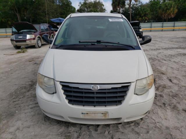 Photo 4 VIN: 2A4GP44R07R340897 - CHRYSLER TOWN & COU 