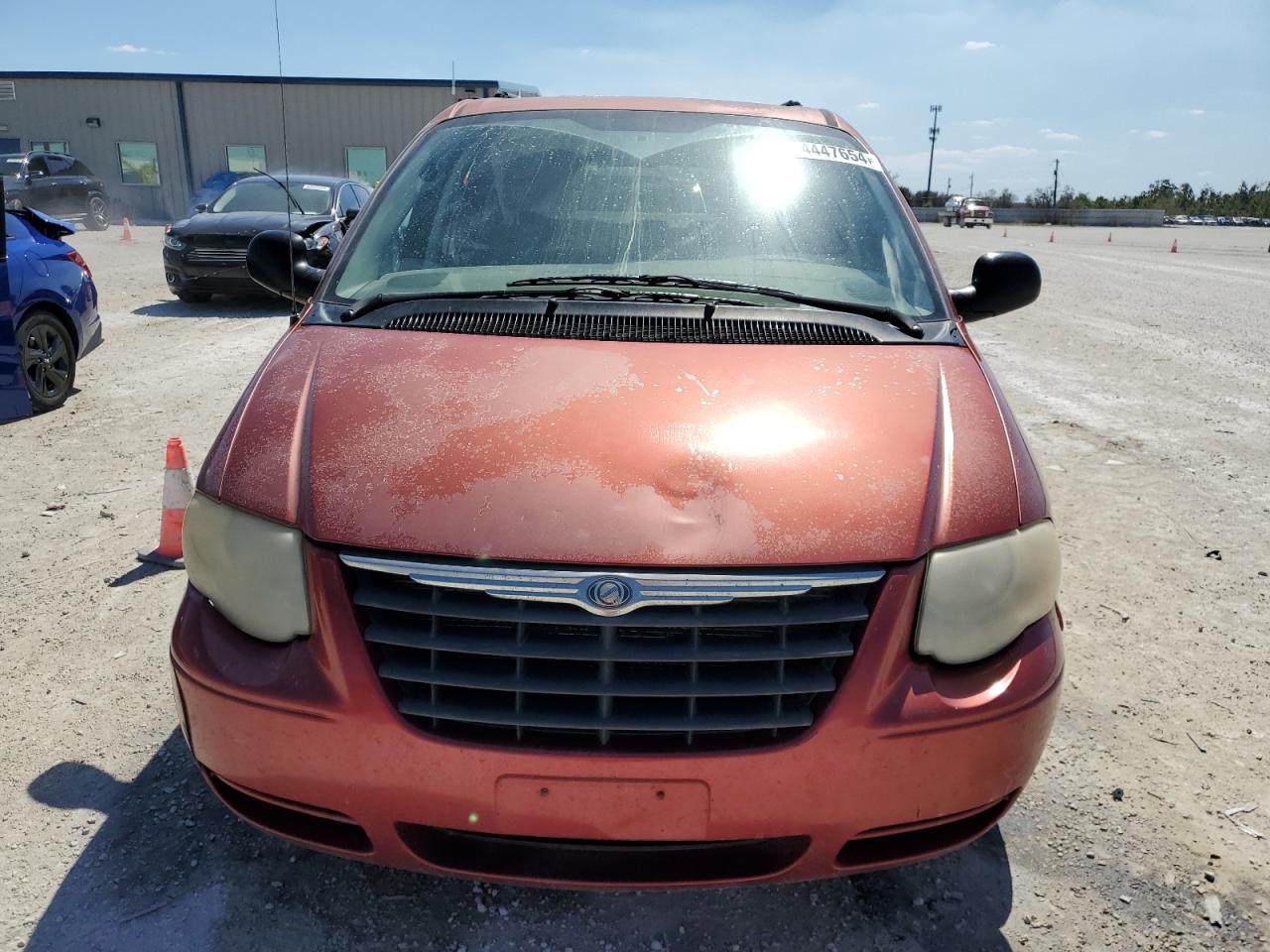 Photo 4 VIN: 2A4GP44R17R220803 - CHRYSLER TOWN & COUNTRY 