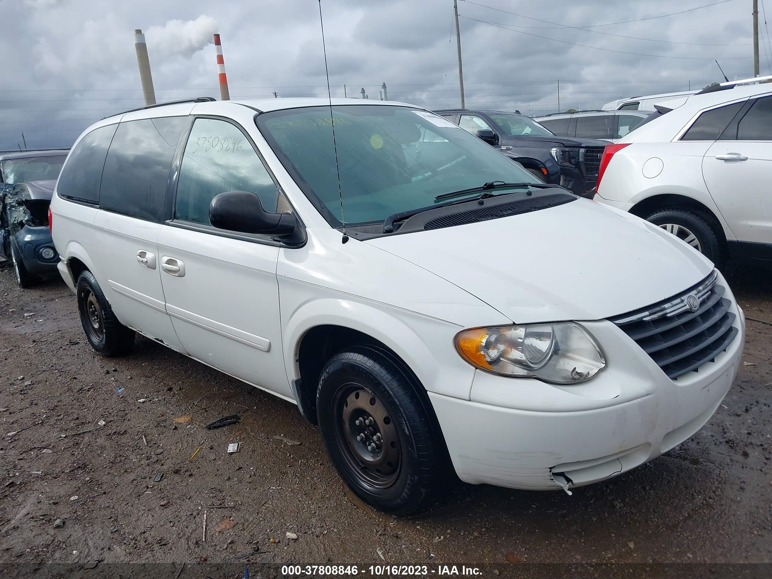 Photo 0 VIN: 2A4GP44R47R220987 - CHRYSLER TOWN & COUNTRY 